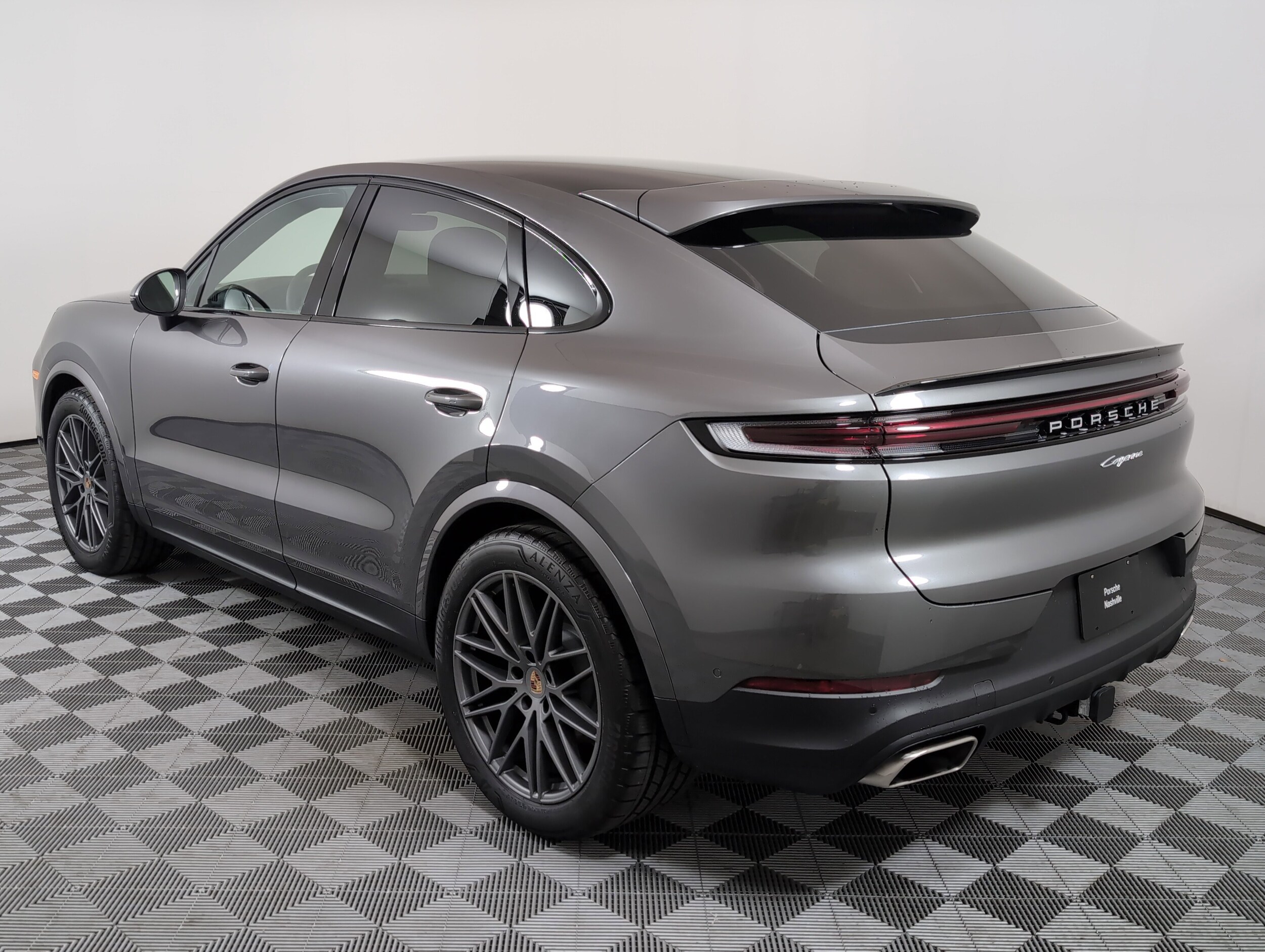 2025 Porsche Cayenne Coupe photo 3