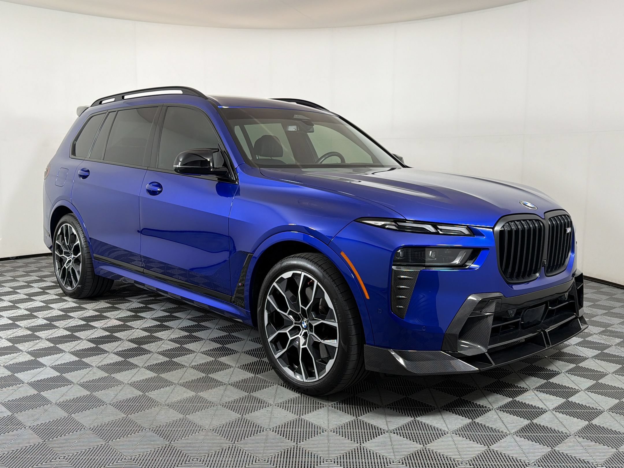 2025 BMW X7 M60i SUV
