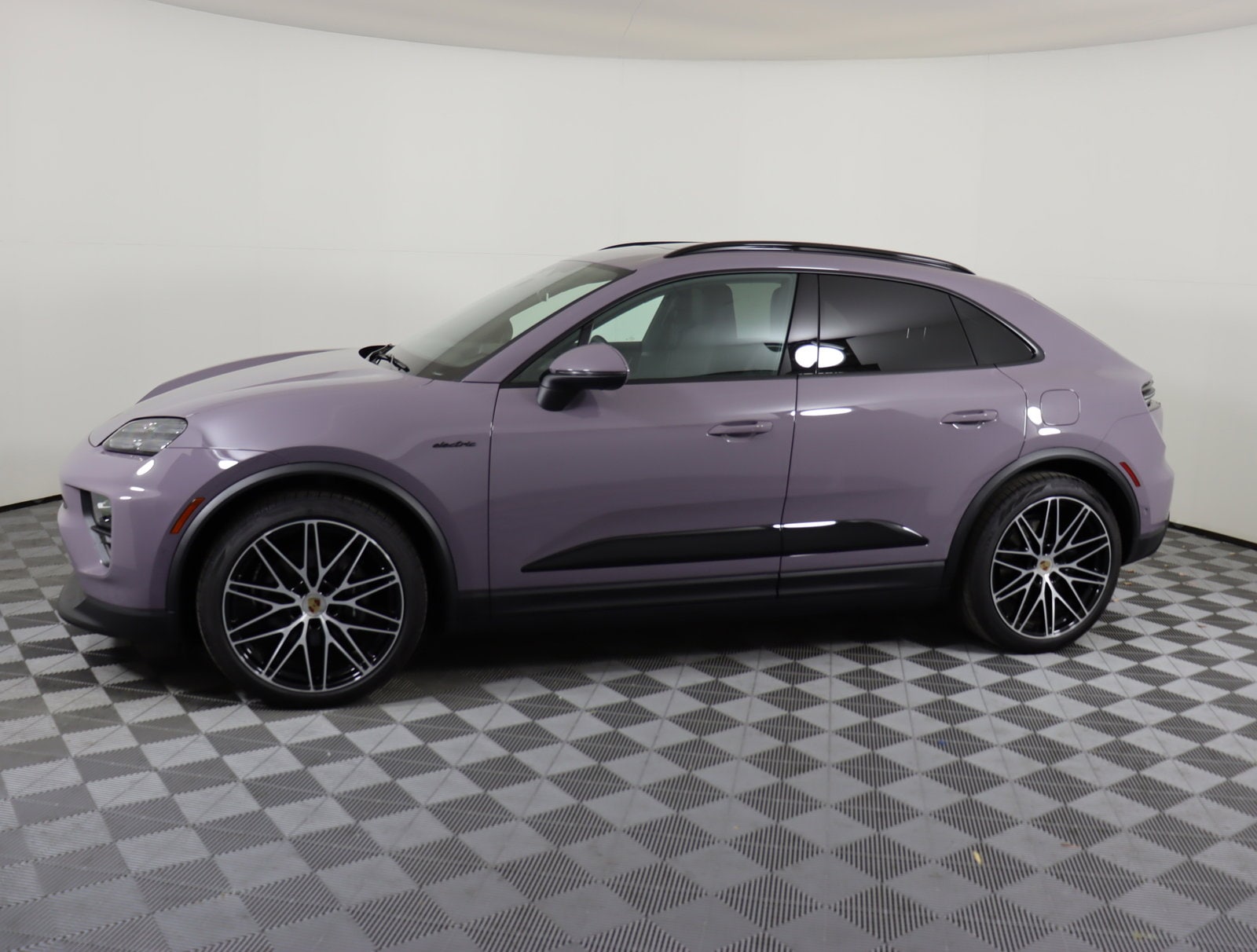 Used 2024 Porsche Macan Base with VIN WP1AA2XA9RL001991 for sale in Brentwood, TN