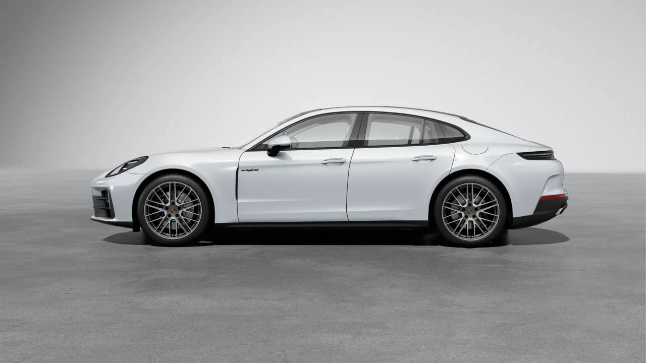 2026 Porsche Panamera E-Hybrid 4 photo 2