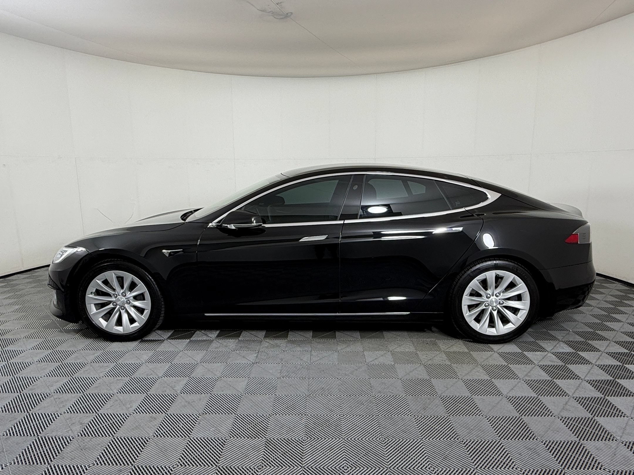 2018 Tesla Model S 75D Hatchback