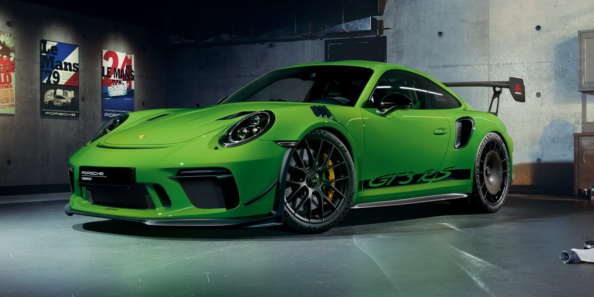 911 GT3 RS Manthey Performance Kit Green 911 GT3 RS (991.2) Manthey Performance Kit Model parked in a garage