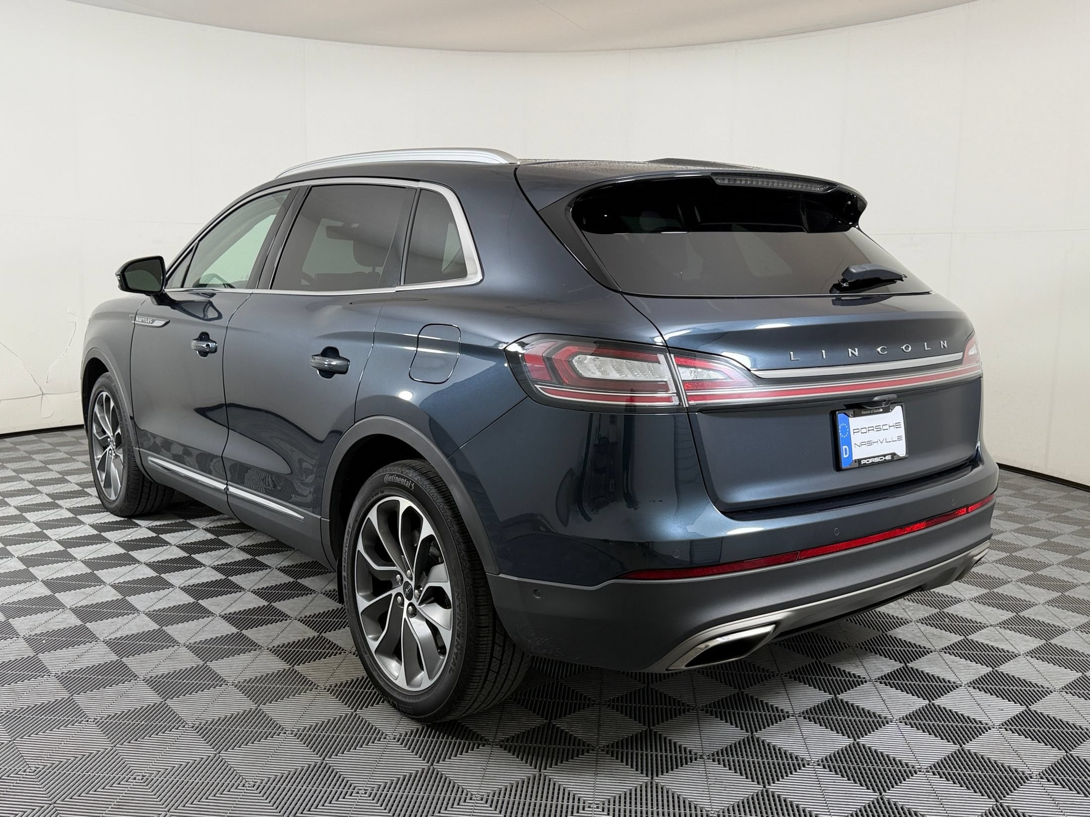 Nautilus Reserve SUV