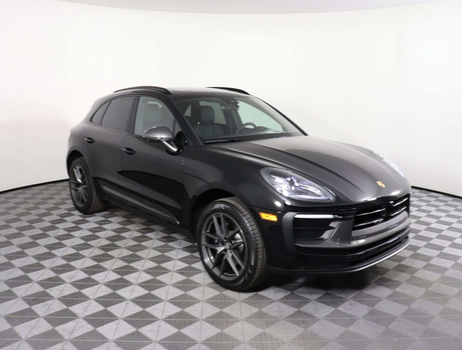 Used 2024 Porsche Macan T with VIN WP1AA2A59RLB08585 for sale in Brentwood, TN