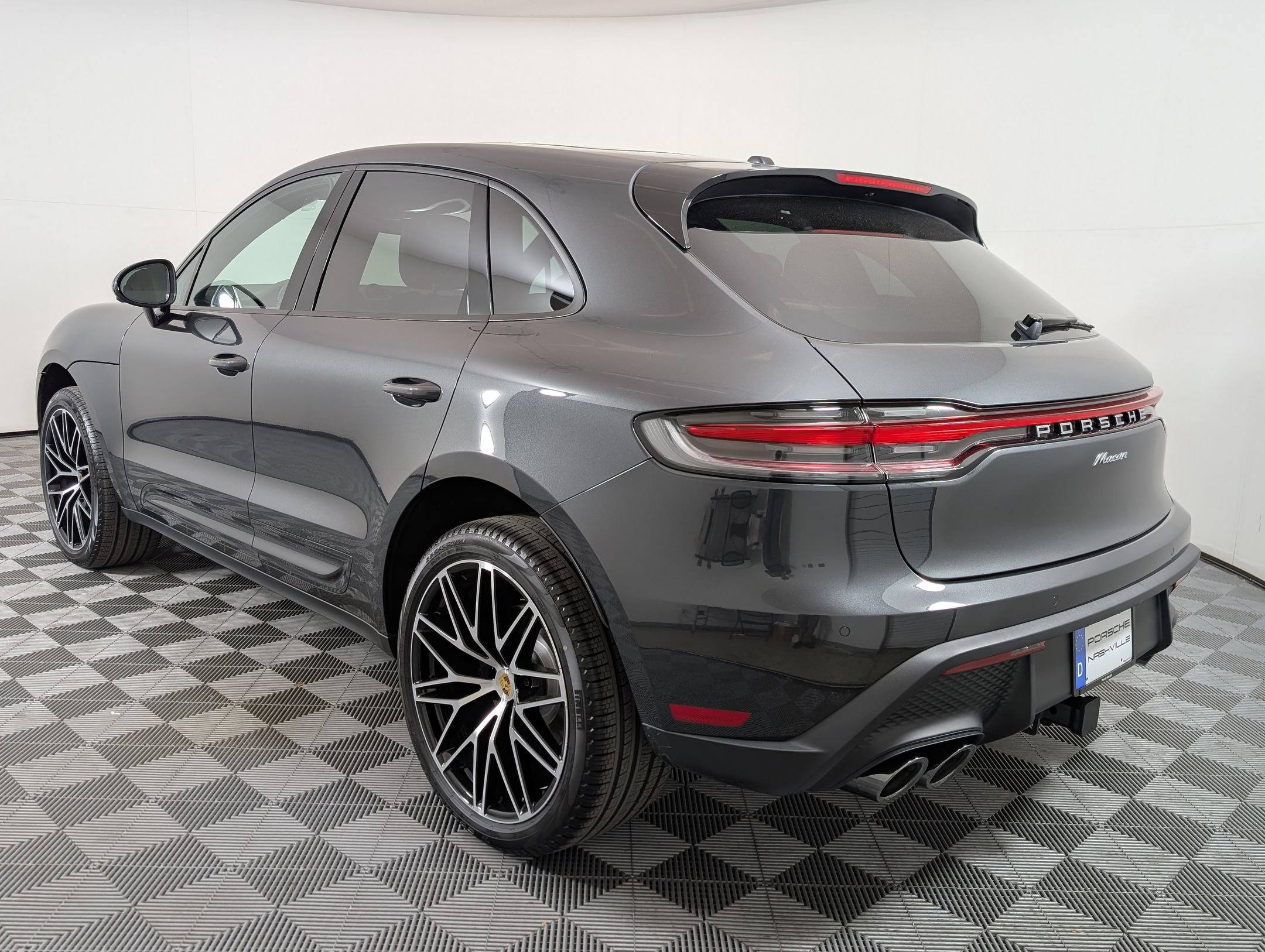 2026 Porsche Macan T photo 2