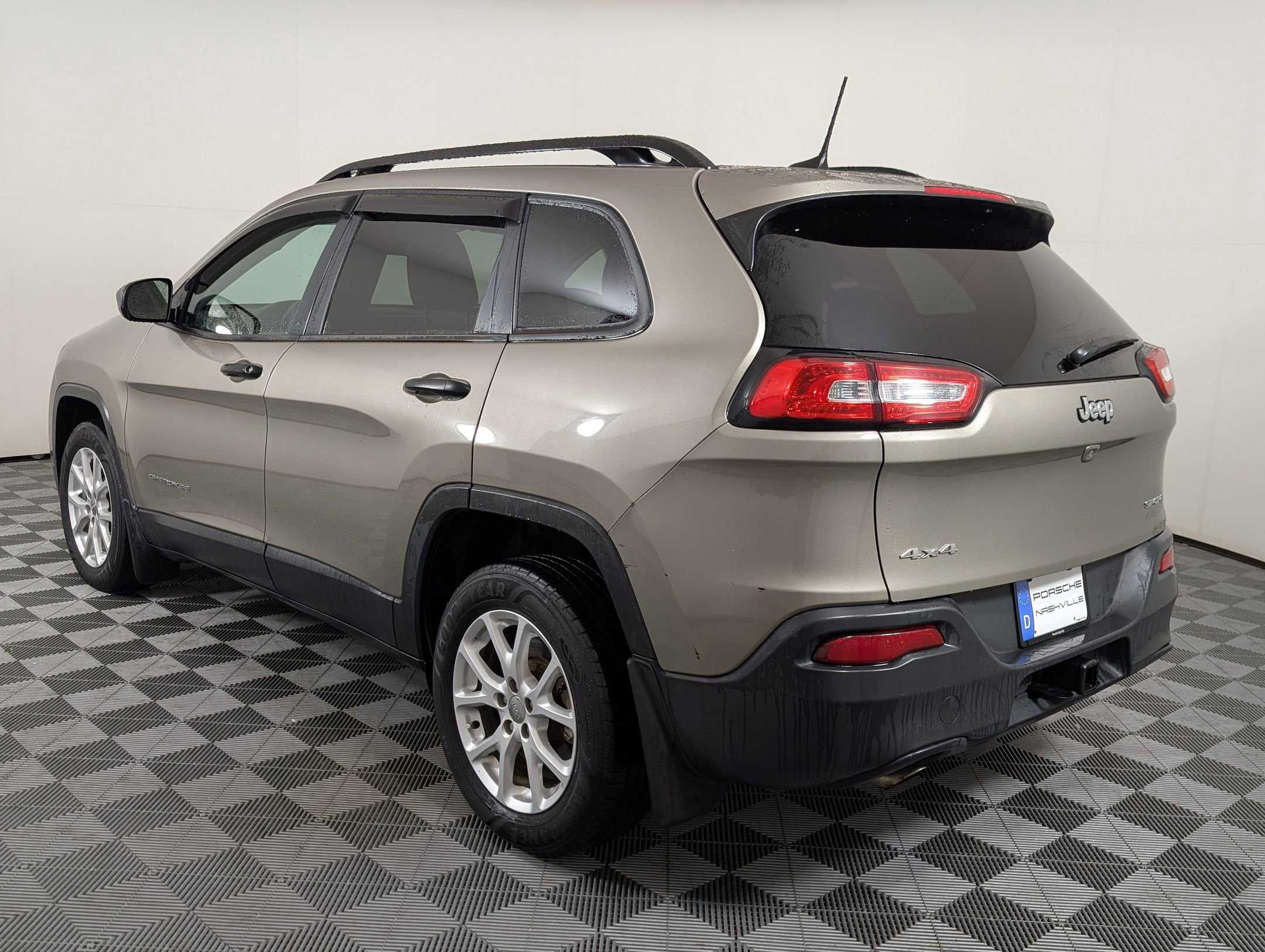 2016 Jeep Cherokee Sport photo 3