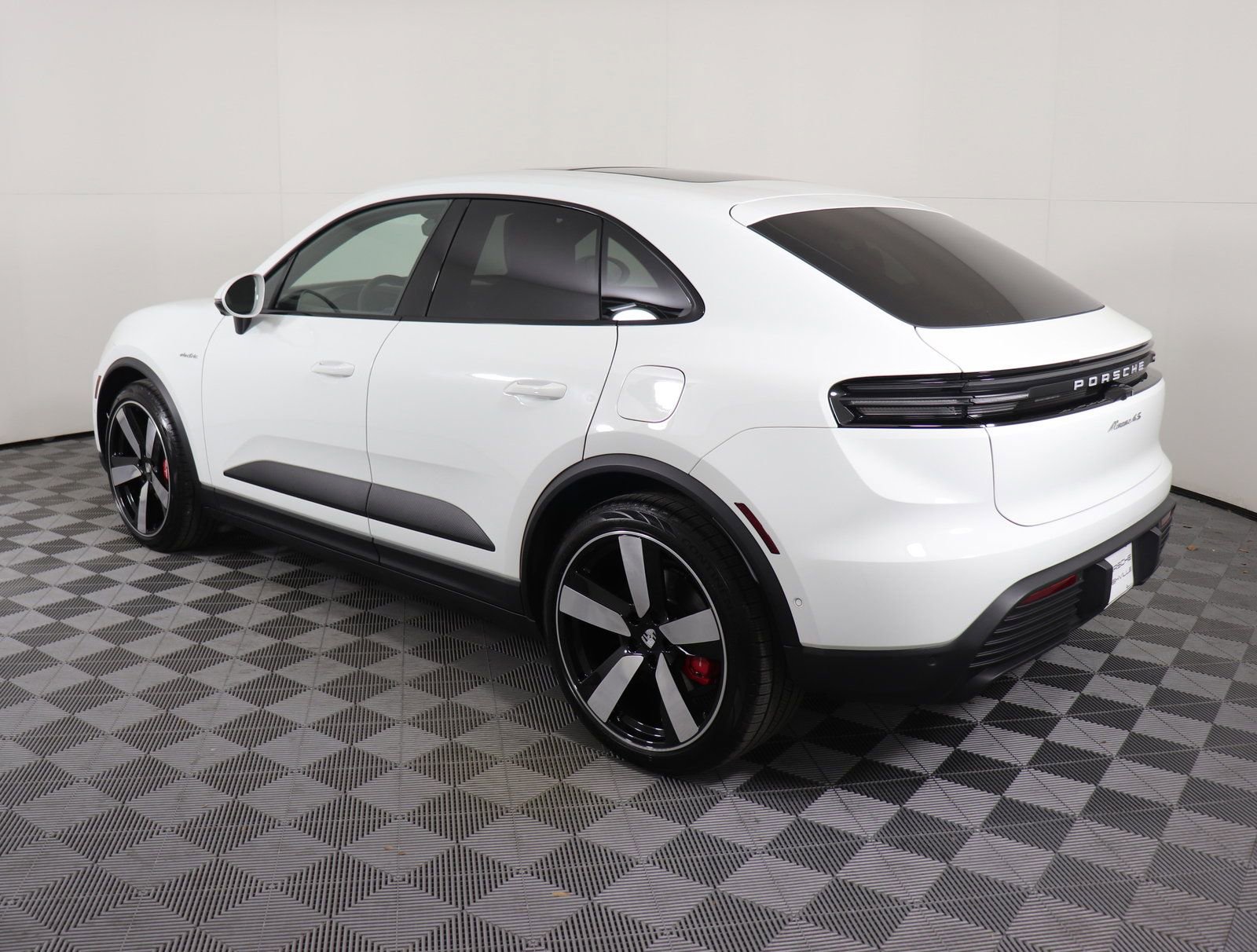 Used 2025 Porsche Macan S with VIN WP1AB2XA2SL150472 for sale in Brentwood, TN