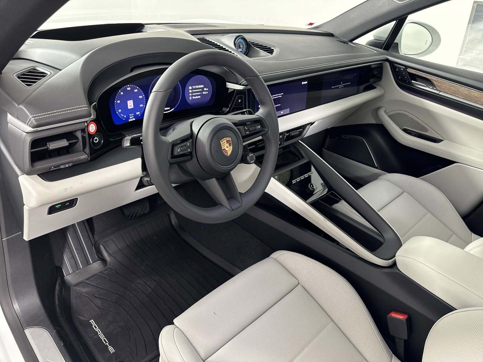 2025 Porsche Macan Electric photo 4
