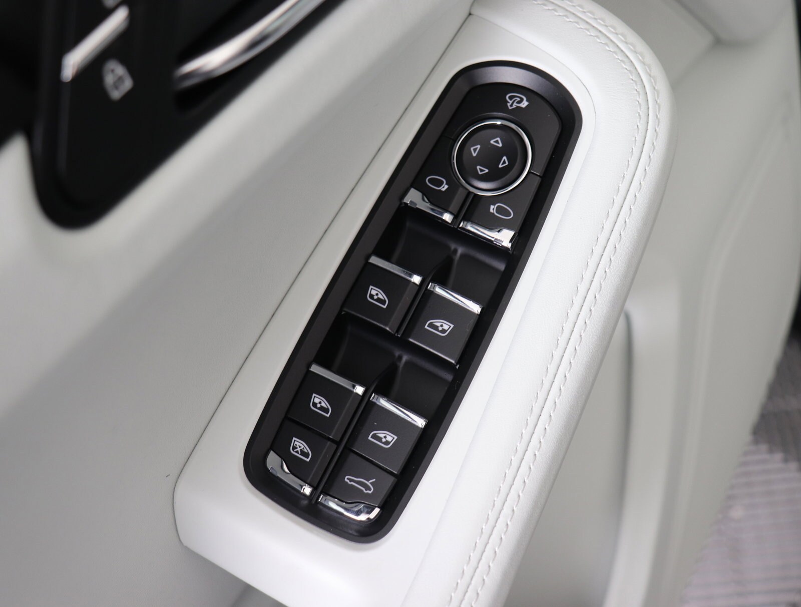 Used 2025 Porsche Macan For Sale at Porsche of Nashville