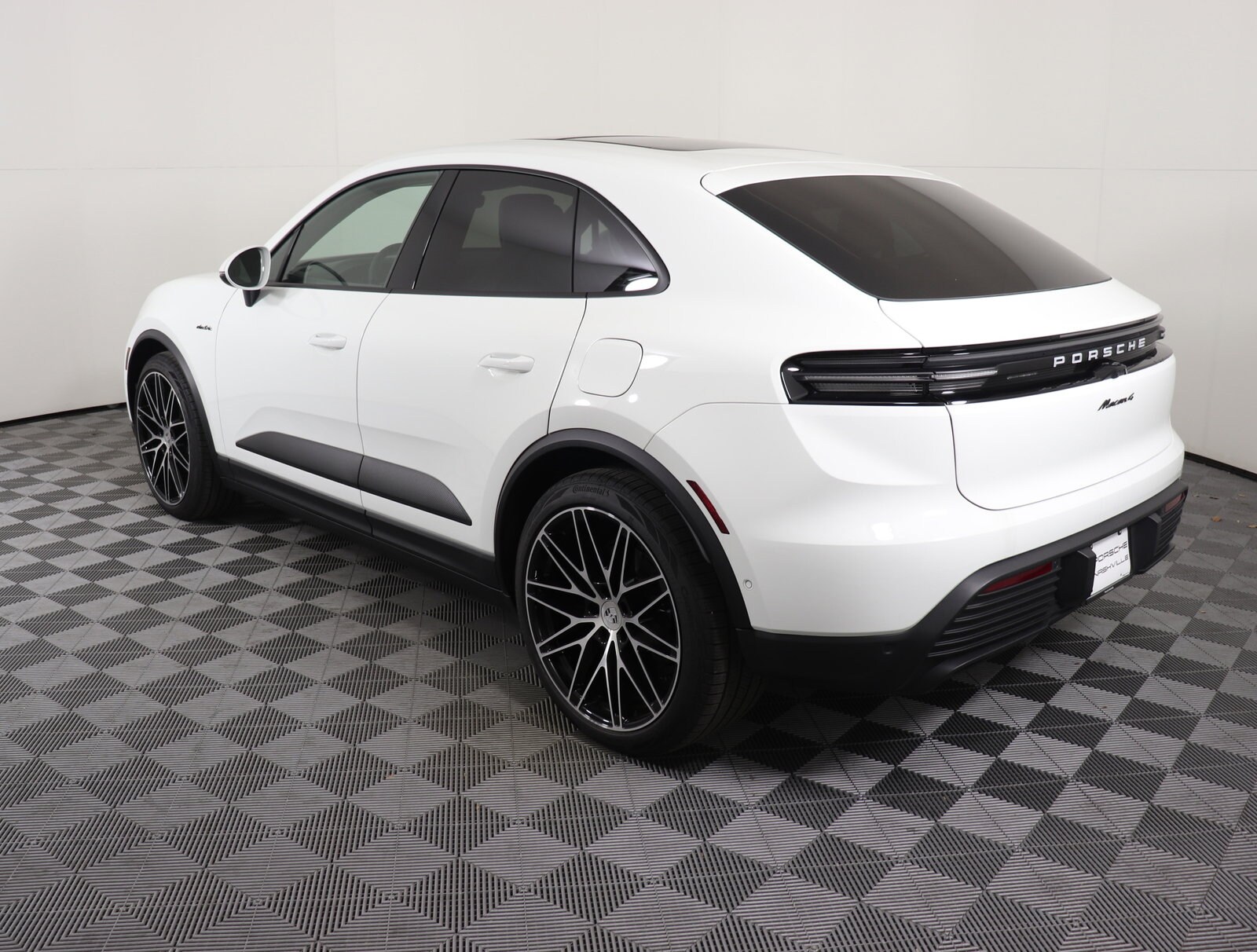 2024 Porsche Macan Electric 4 photo 3