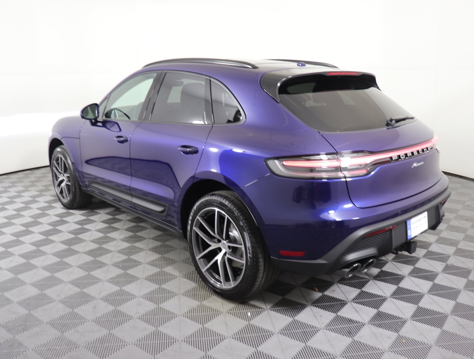 2025 Porsche Macan T photo 3