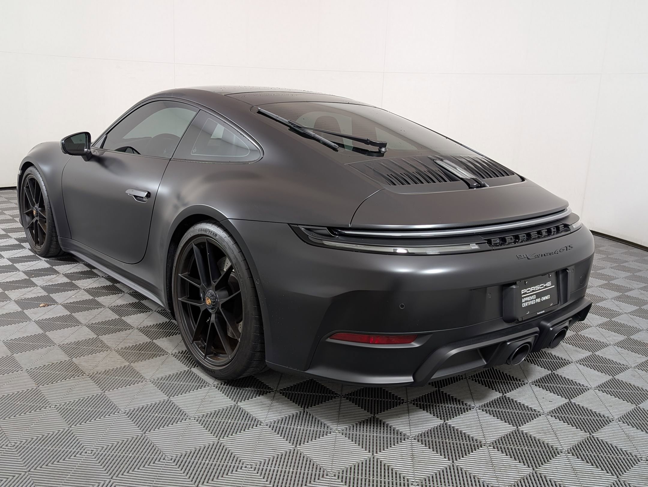 2025 Porsche 911 4 GTS photo 3