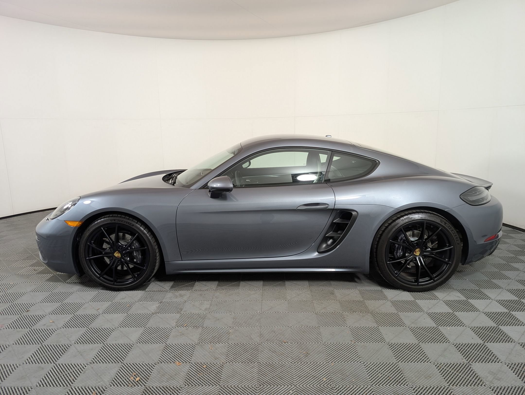 718 Cayman Coupe