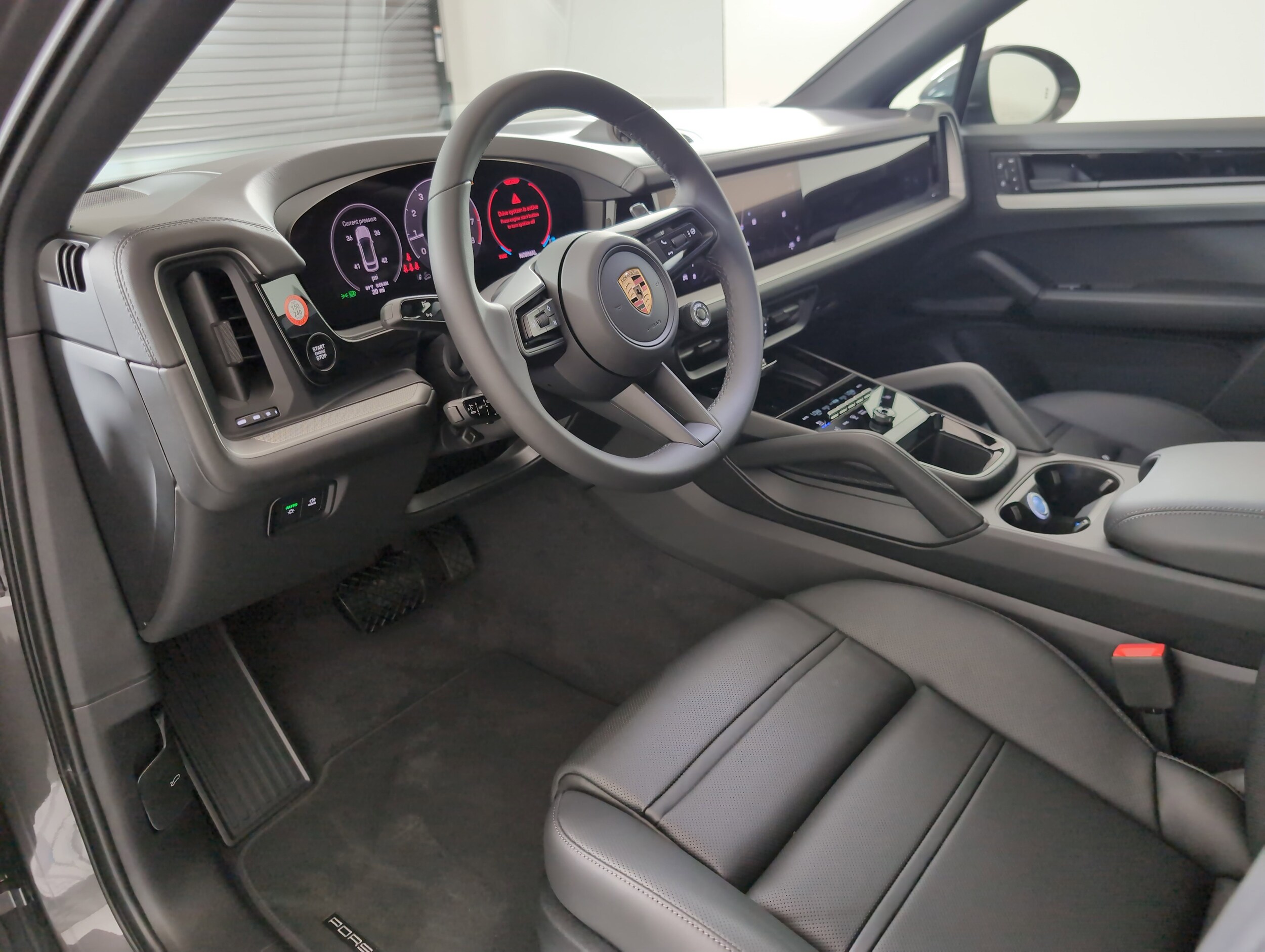 2025 Porsche Cayenne Coupe photo 4