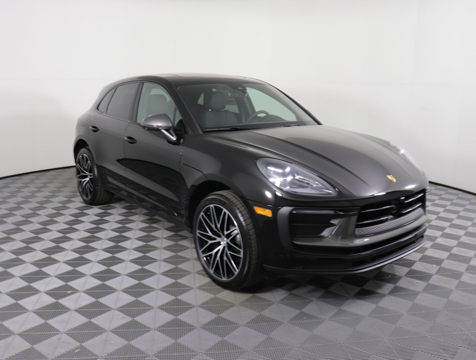 Used 2024 Porsche Macan T with VIN WP1AA2A51RLB05678 for sale in Brentwood, TN