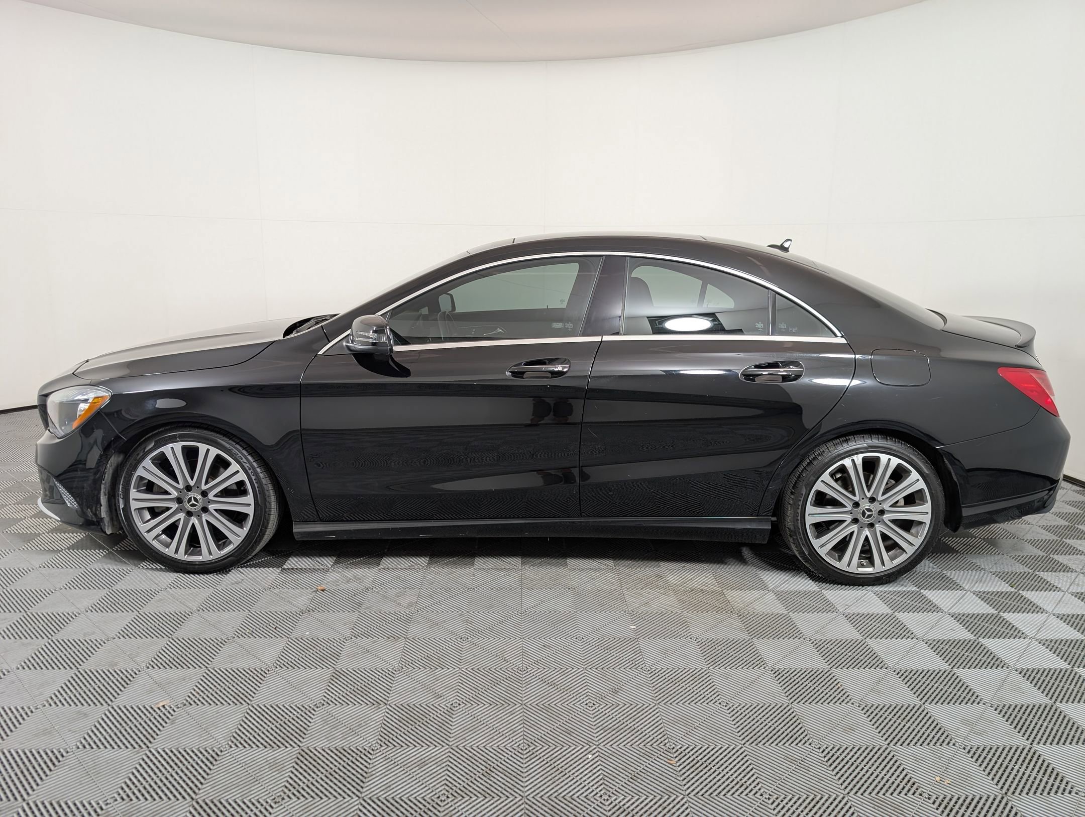 2018 Mercedes Benz CLA 250 photo 2