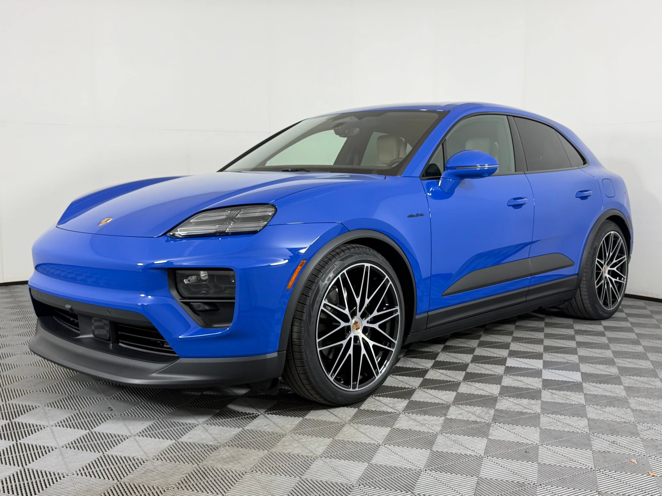 2026 Porsche Macan Electric SUV 2026 Porsche Macan Electric SUV