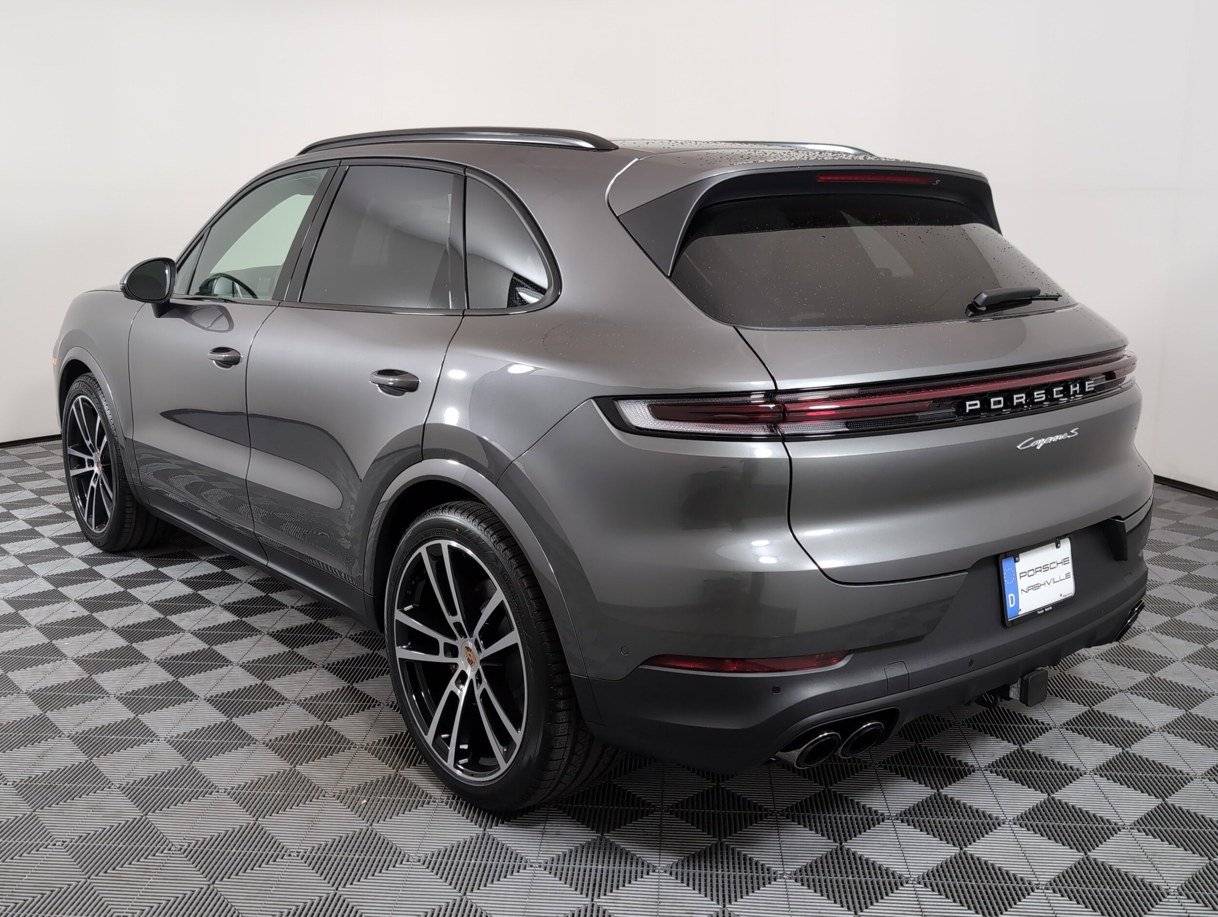 2025 Porsche Cayenne S photo 3