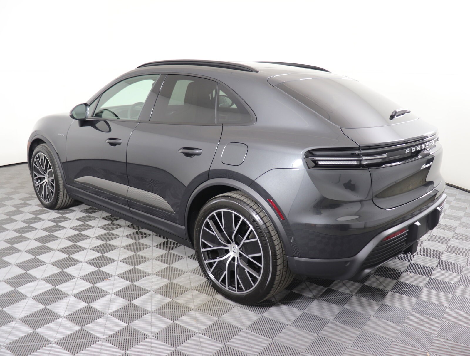 2024 Porsche Macan Electric 4 photo 3