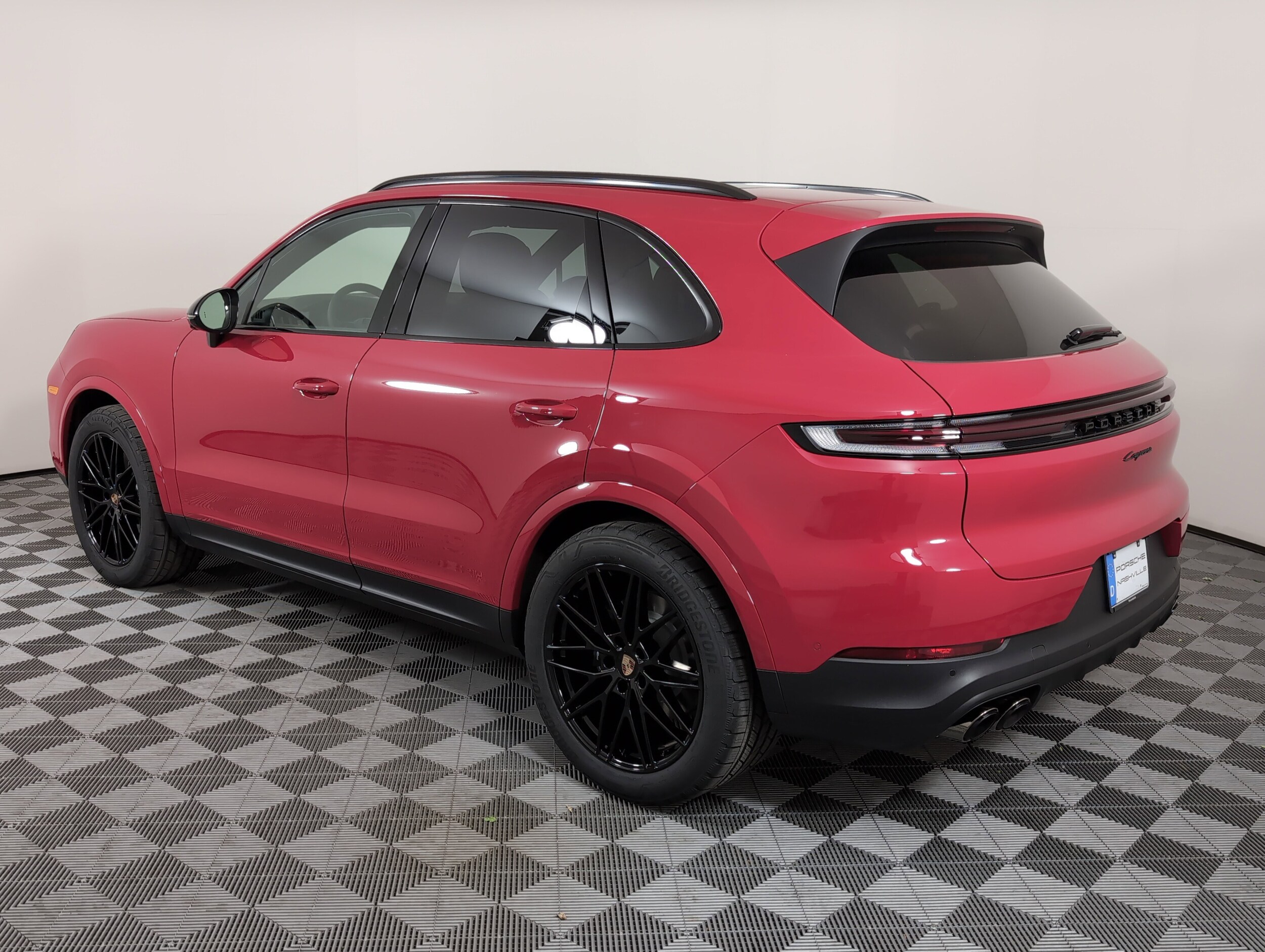 2025 Porsche Cayenne photo 3