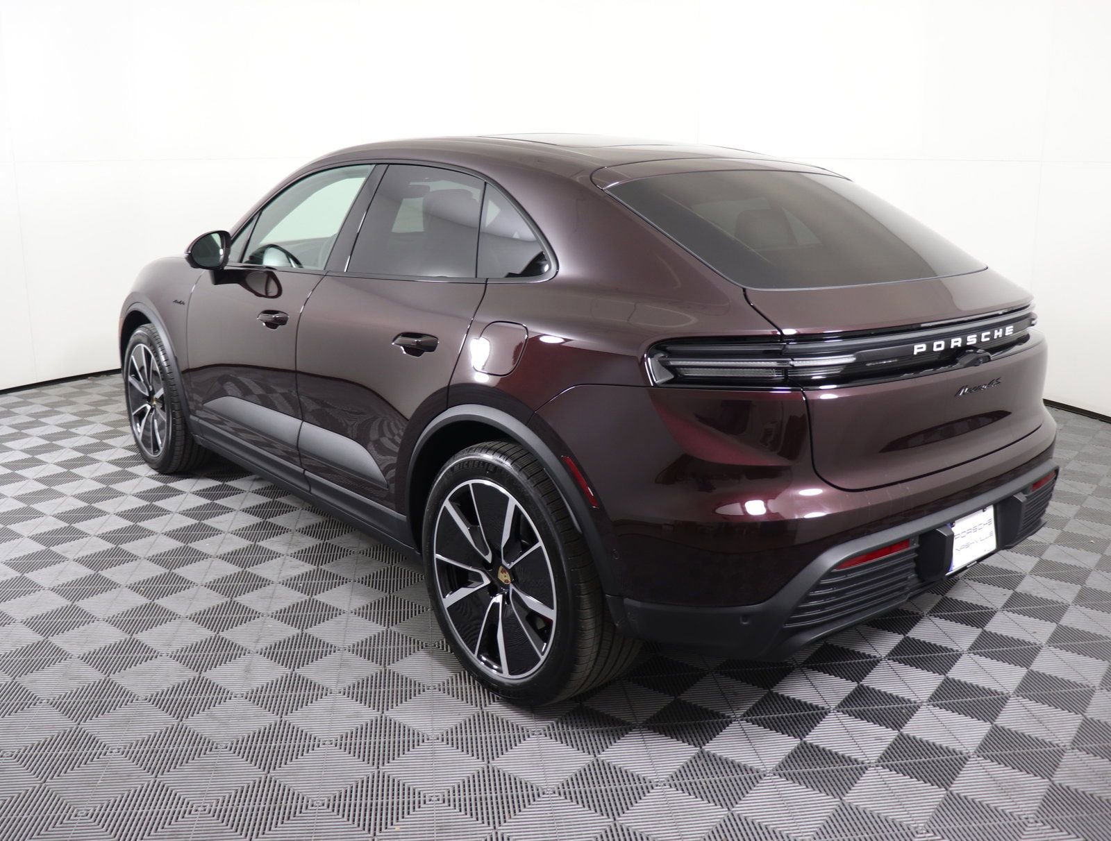 Used 2025 Porsche Macan S with VIN WP1AB2XA5SL152023 for sale in Brentwood, TN