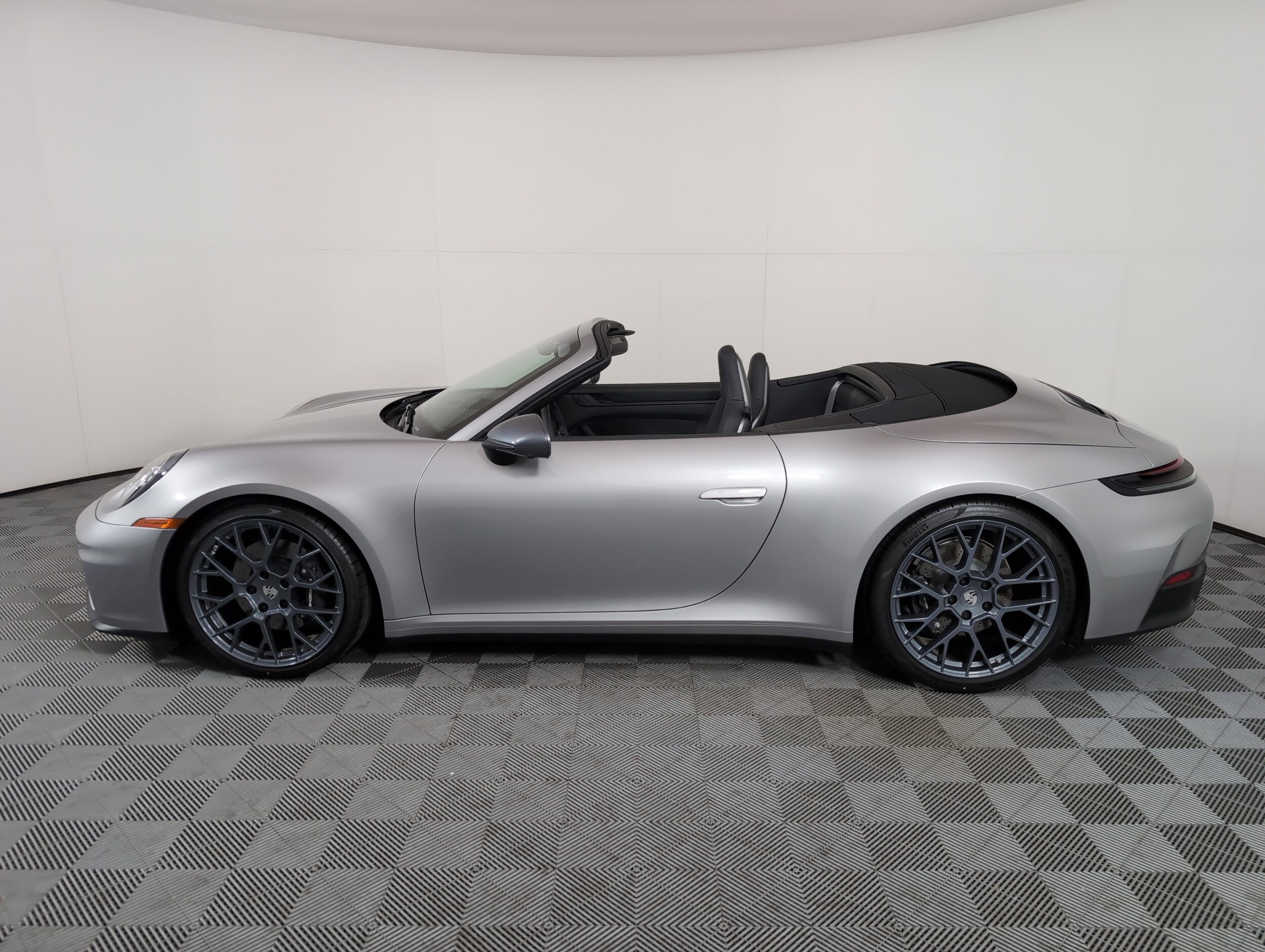 2025 Porsche 911 photo 2