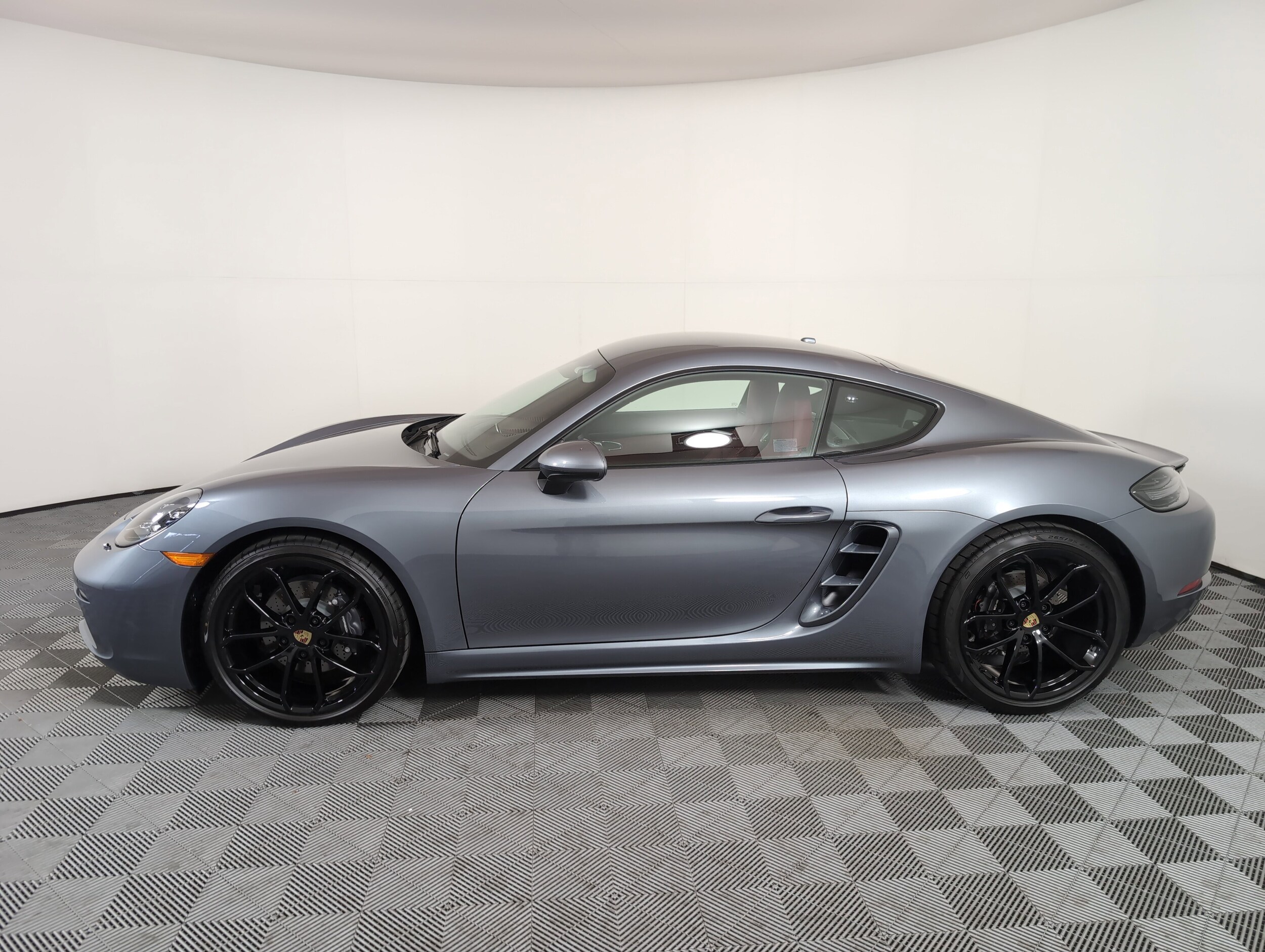 2025 Porsche Cayman Base photo 2