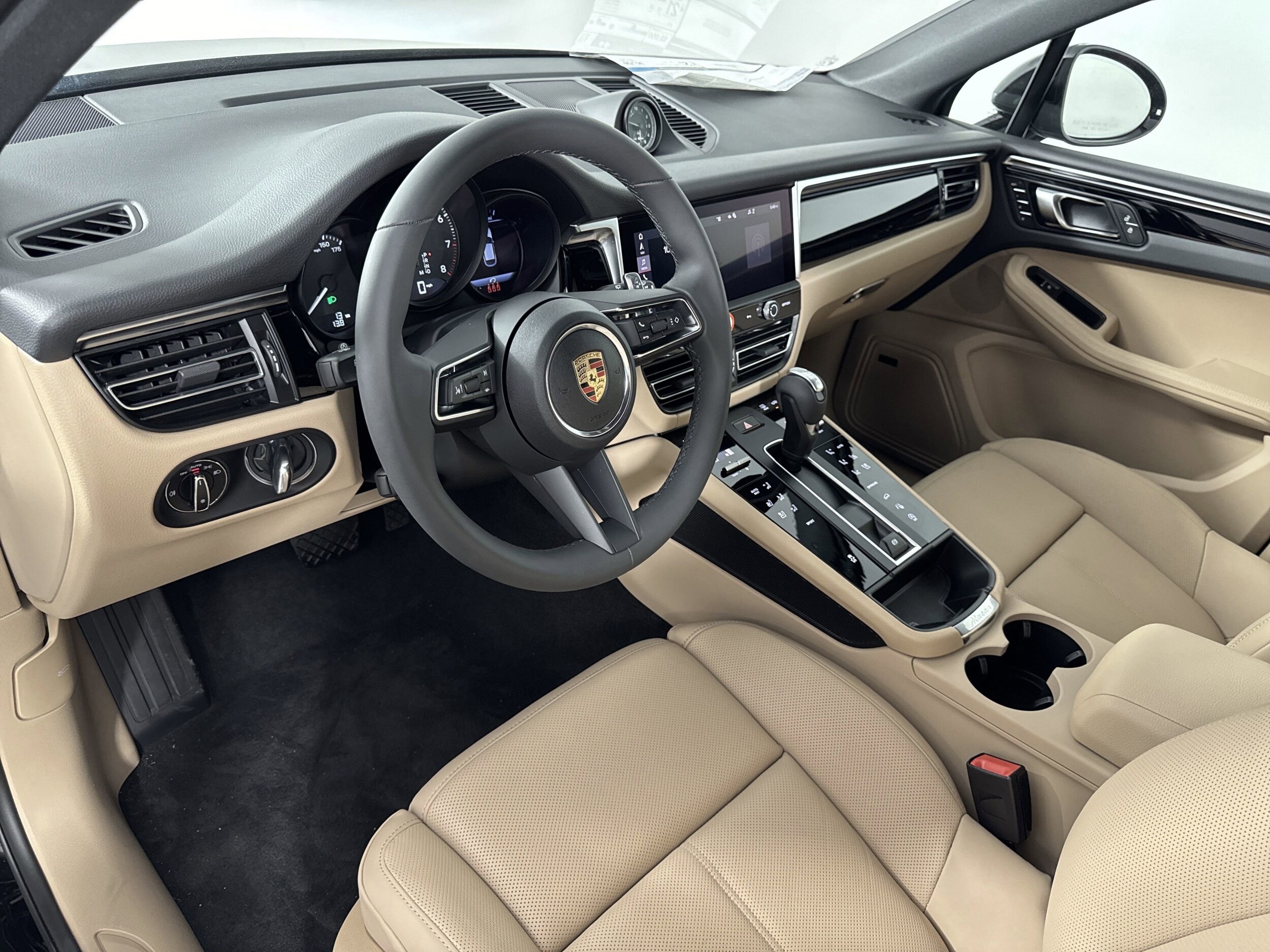 2025 Porsche Macan photo 4