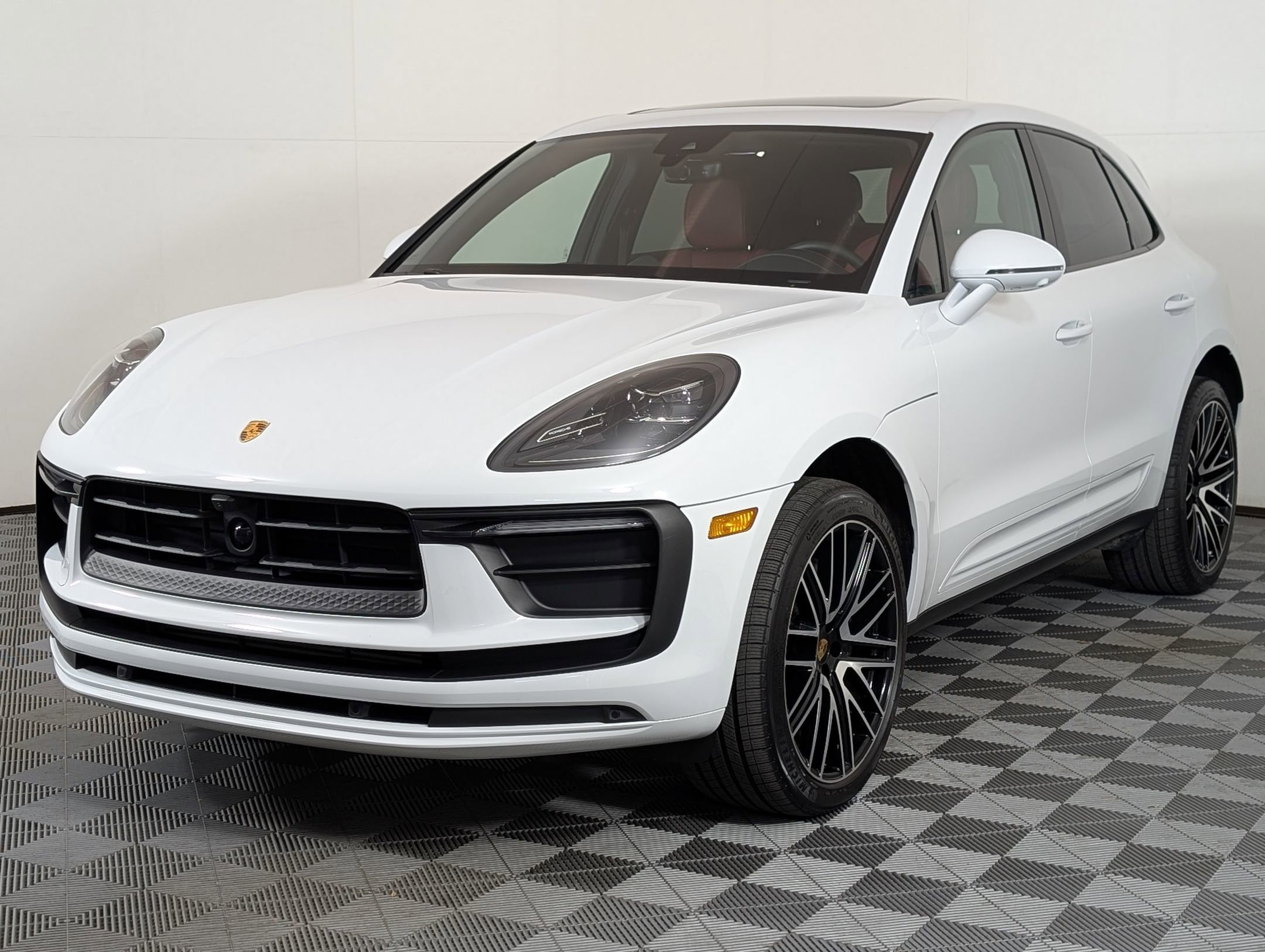 2025 Porsche Macan Base