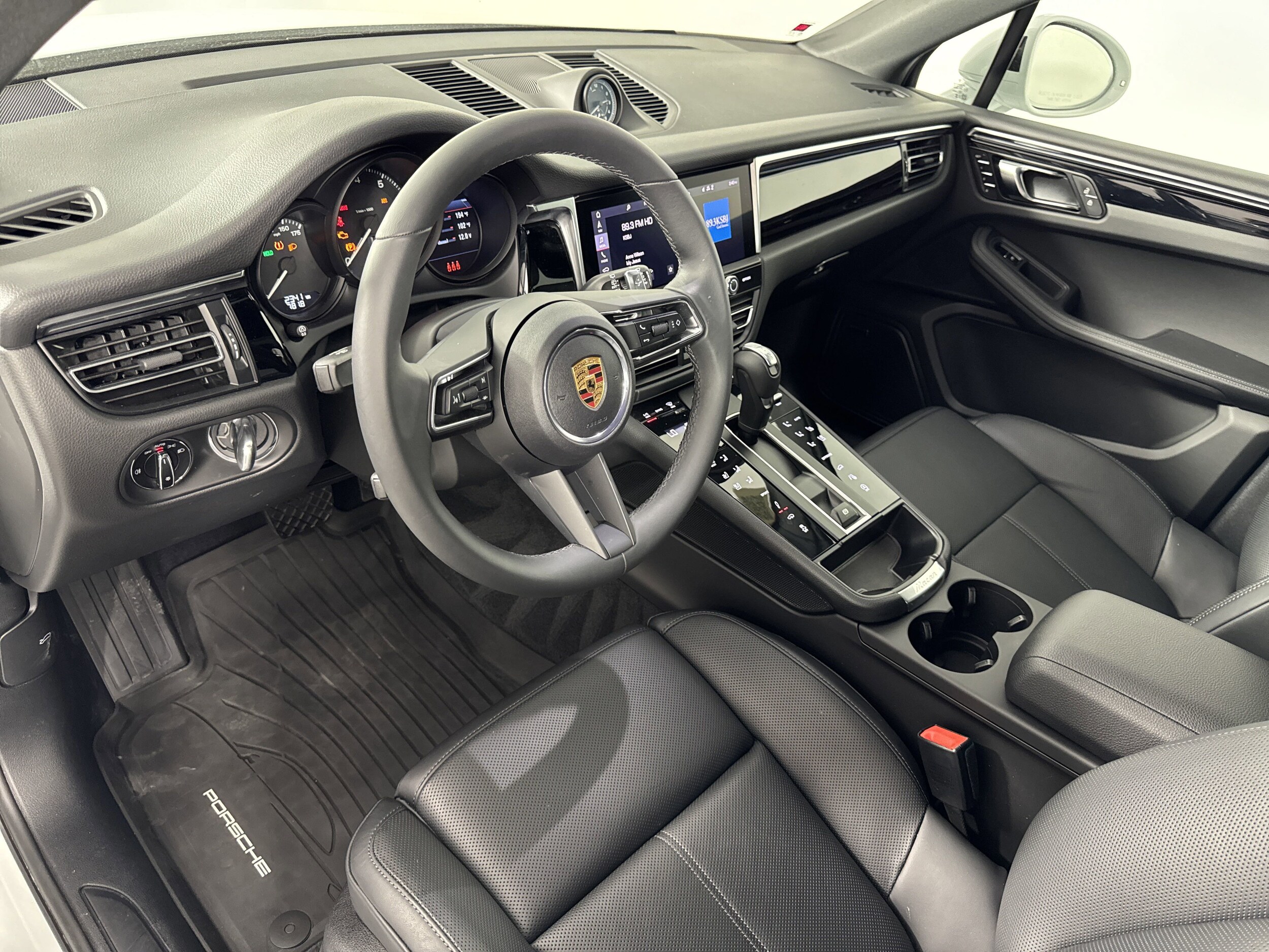 2025 Porsche Macan photo 4