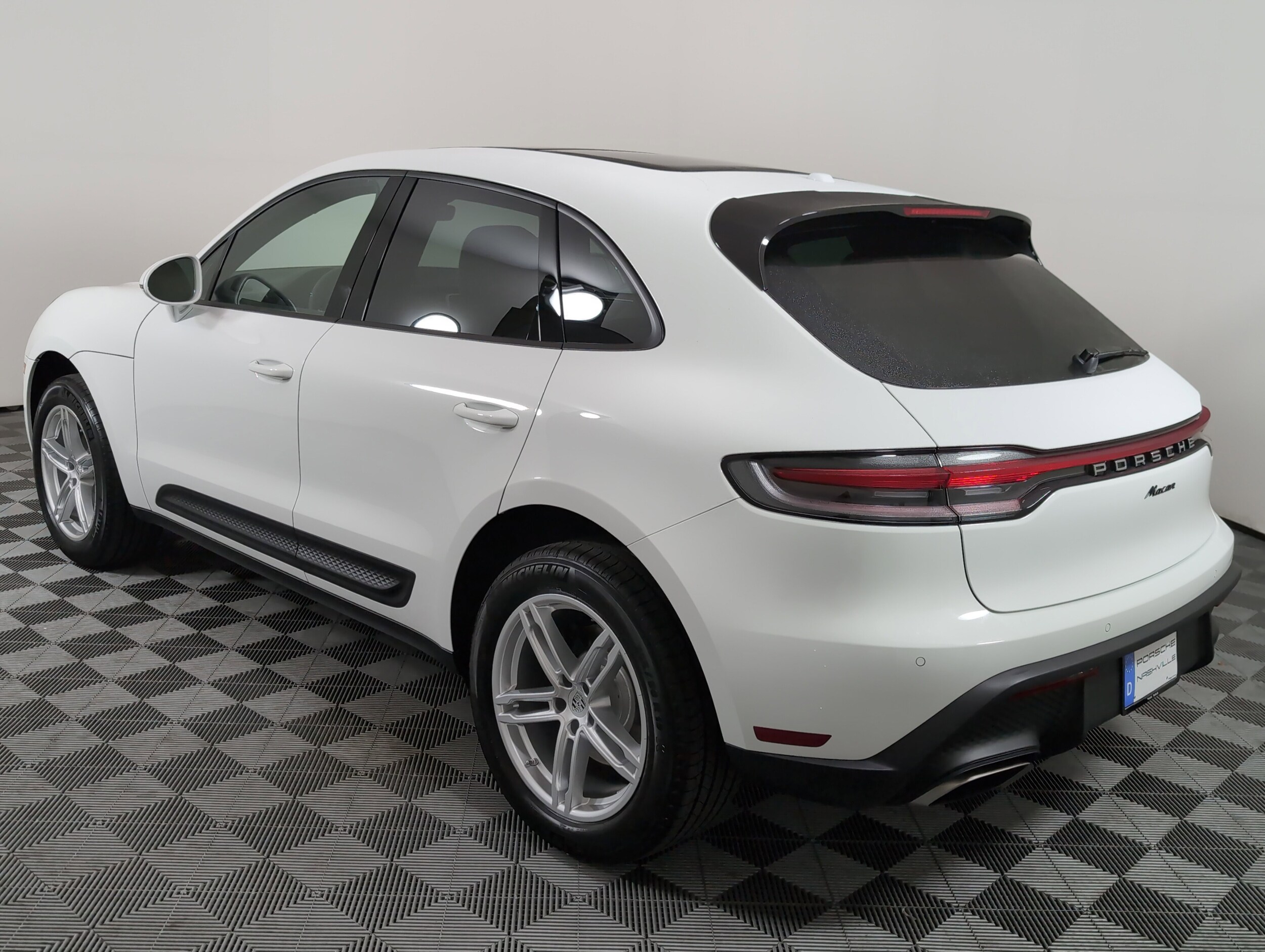 2025 Porsche Macan T photo 3