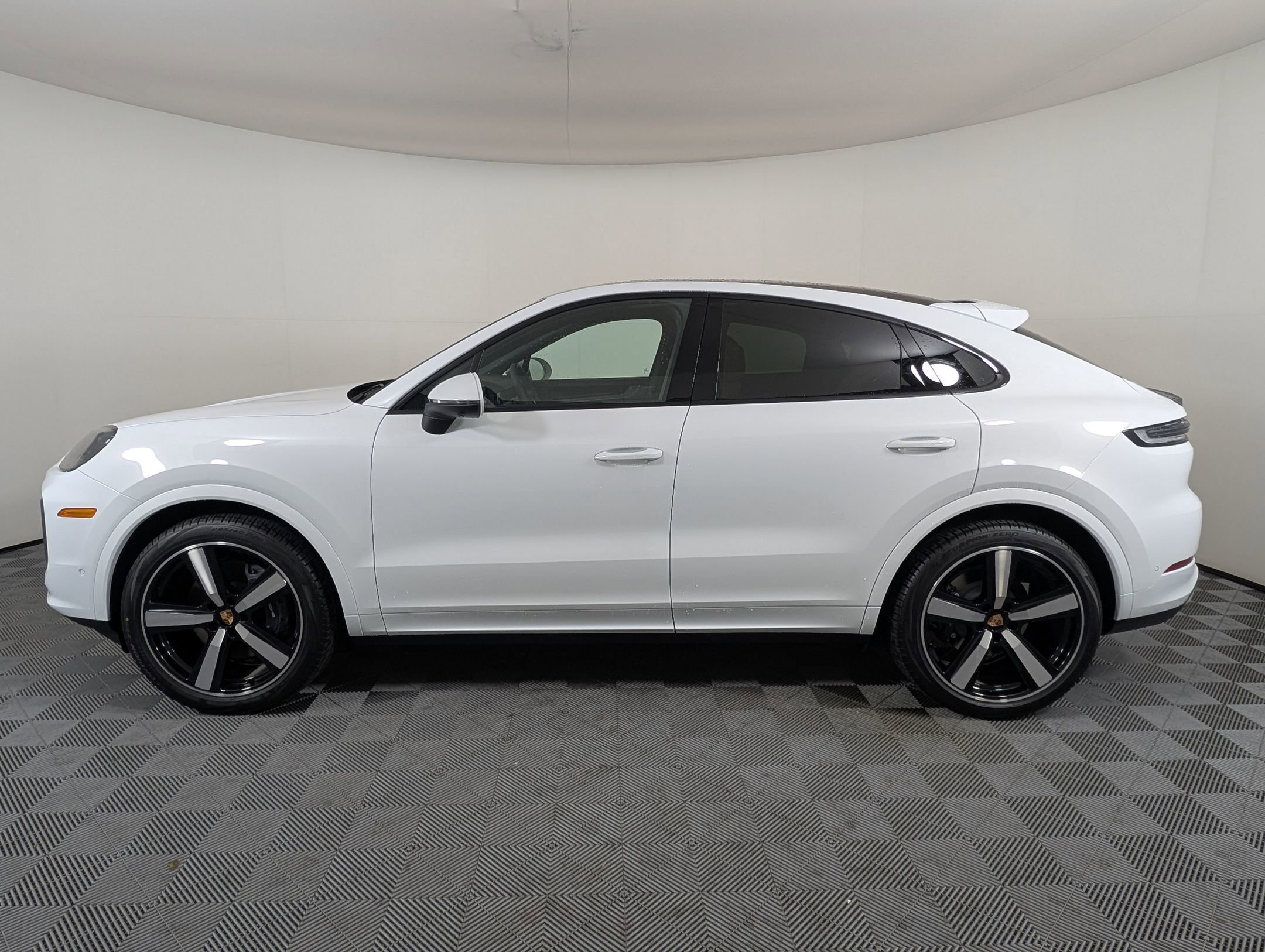 2026 Porsche Cayenne Coupe photo 2