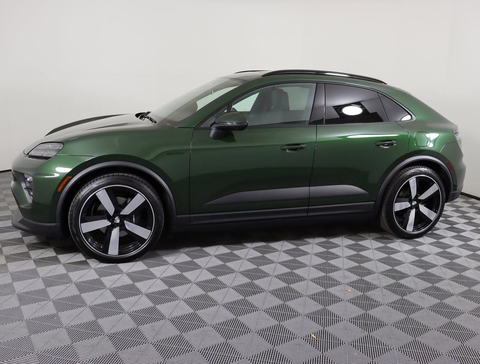 Used 2024 Porsche Macan Base with VIN WP1AA2XA6RL002130 for sale in Brentwood, TN