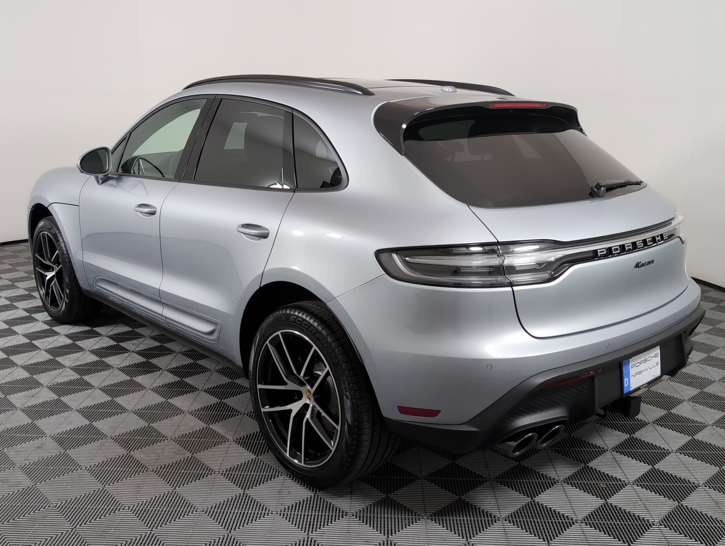 2025 Porsche Macan T photo 3
