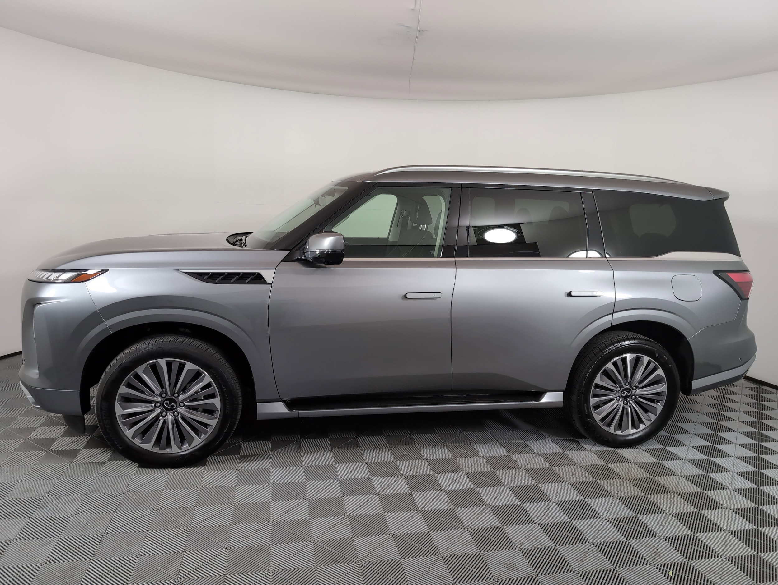 Used 2025 INFINITI QX80 Sensory 4WD with VIN JN8AZ3DE8S9700482 for sale in Brentwood, TN