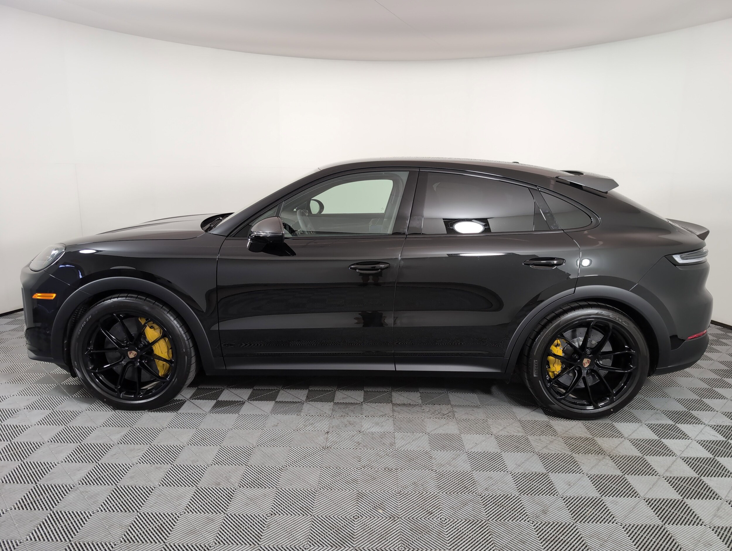 2025 Porsche Cayenne Coupe Turbo GT photo 2