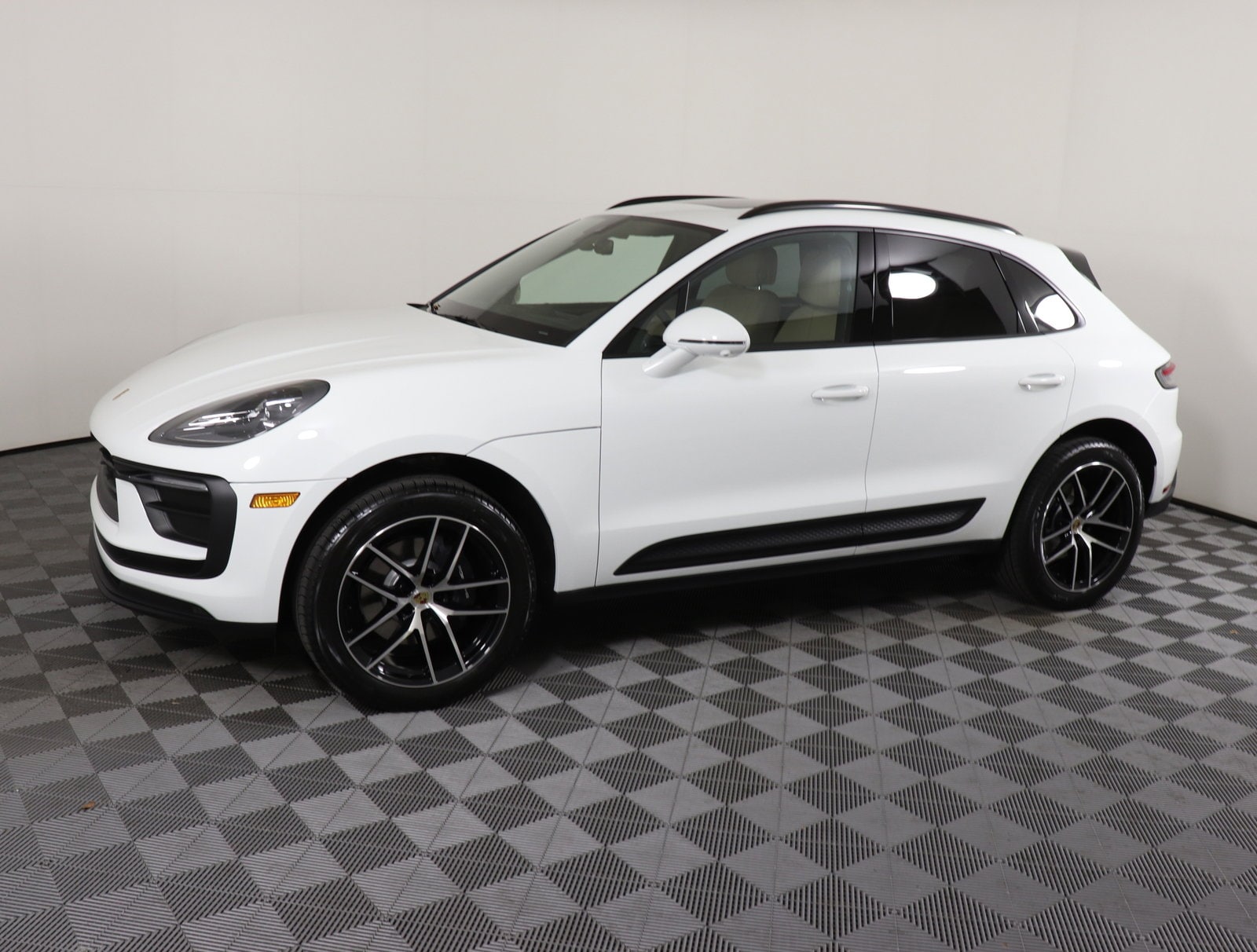 Used 2025 Porsche Macan Base with VIN WP1AA2A57SLB01558 for sale in Brentwood, TN