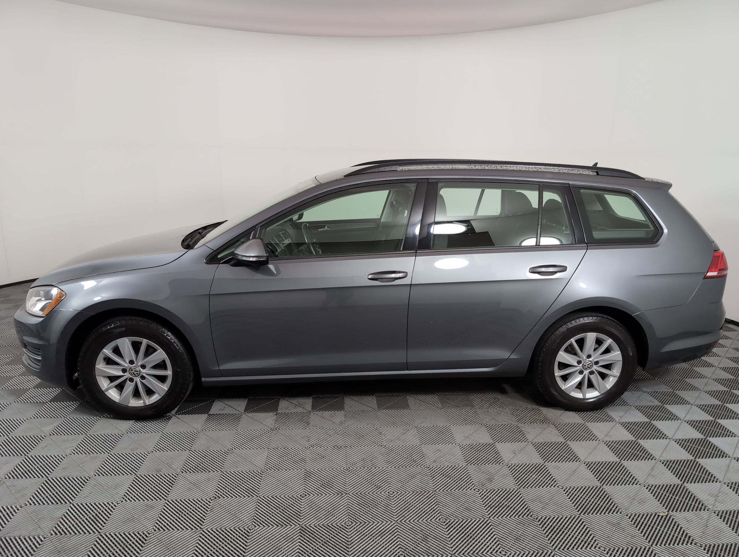 Used 2016 Volkswagen Golf SportWagen TSI S with VIN 3VWC17AU7GM508460 for sale in Charlotte, NC