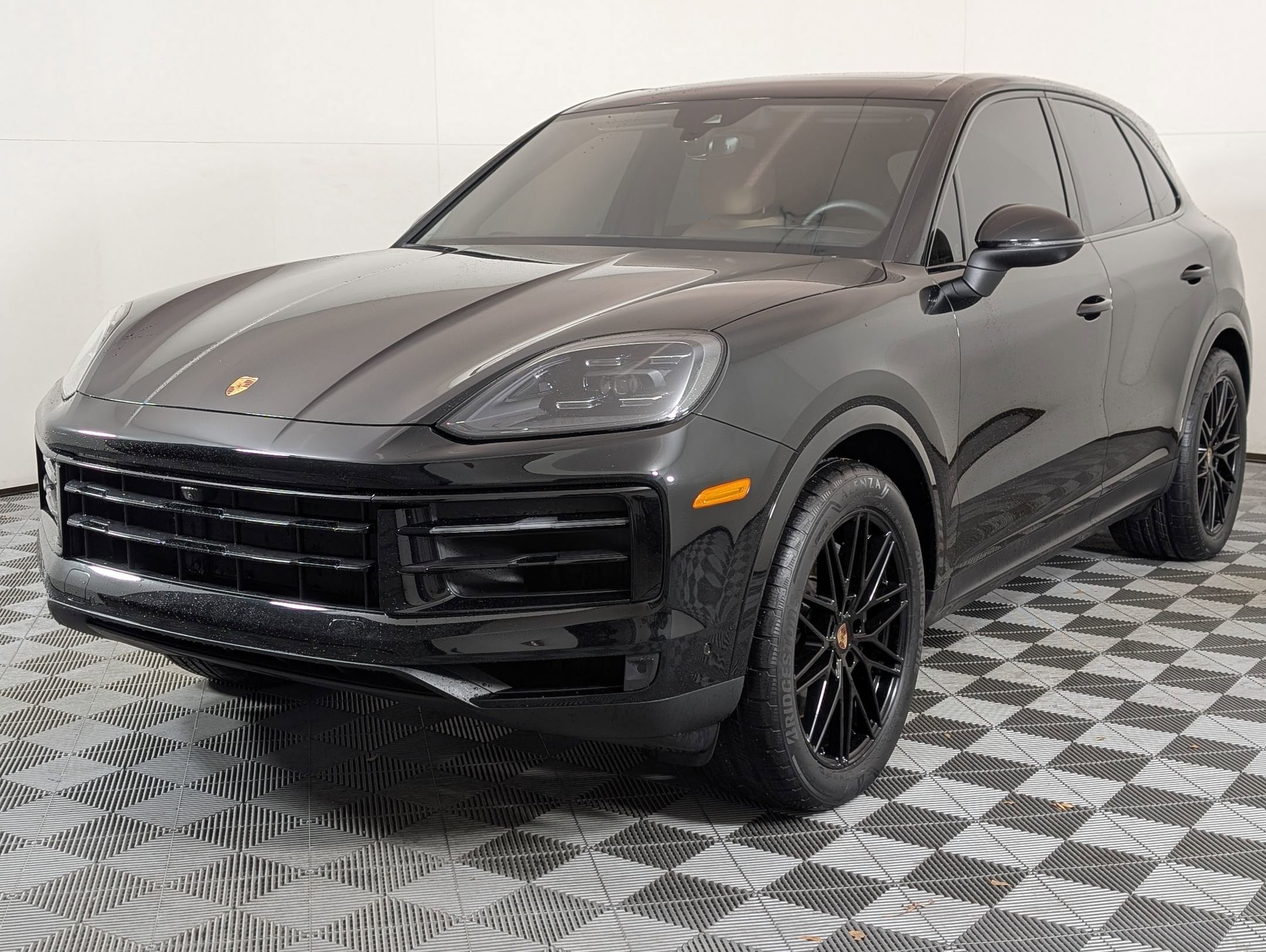 2025 Porsche Cayenne Base's photo