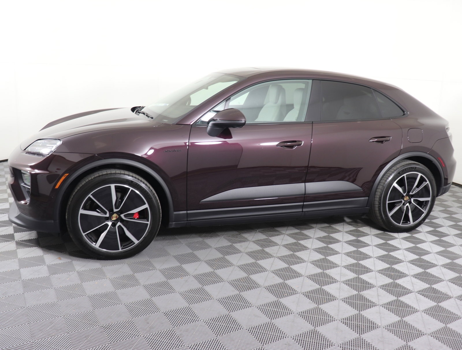 Used 2025 Porsche Macan S with VIN WP1AB2XA5SL152023 for sale in Brentwood, TN