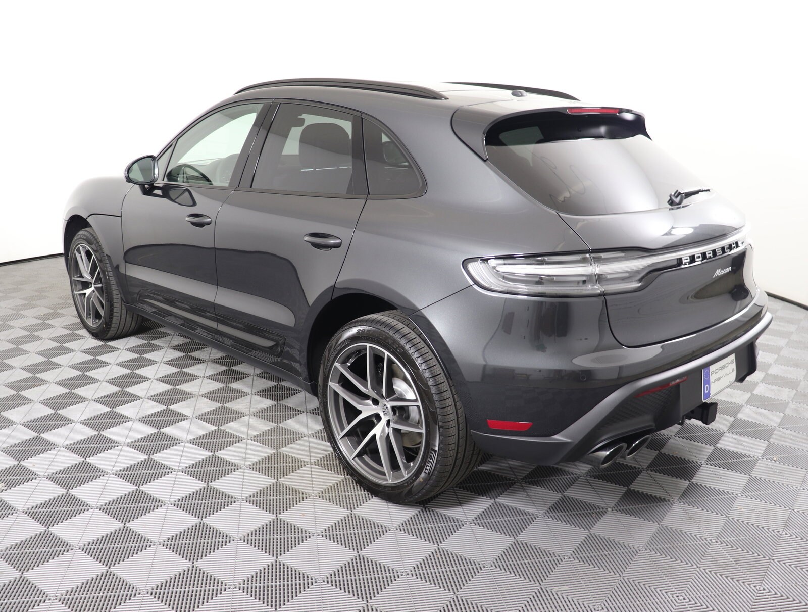 2025 Porsche Macan photo 3