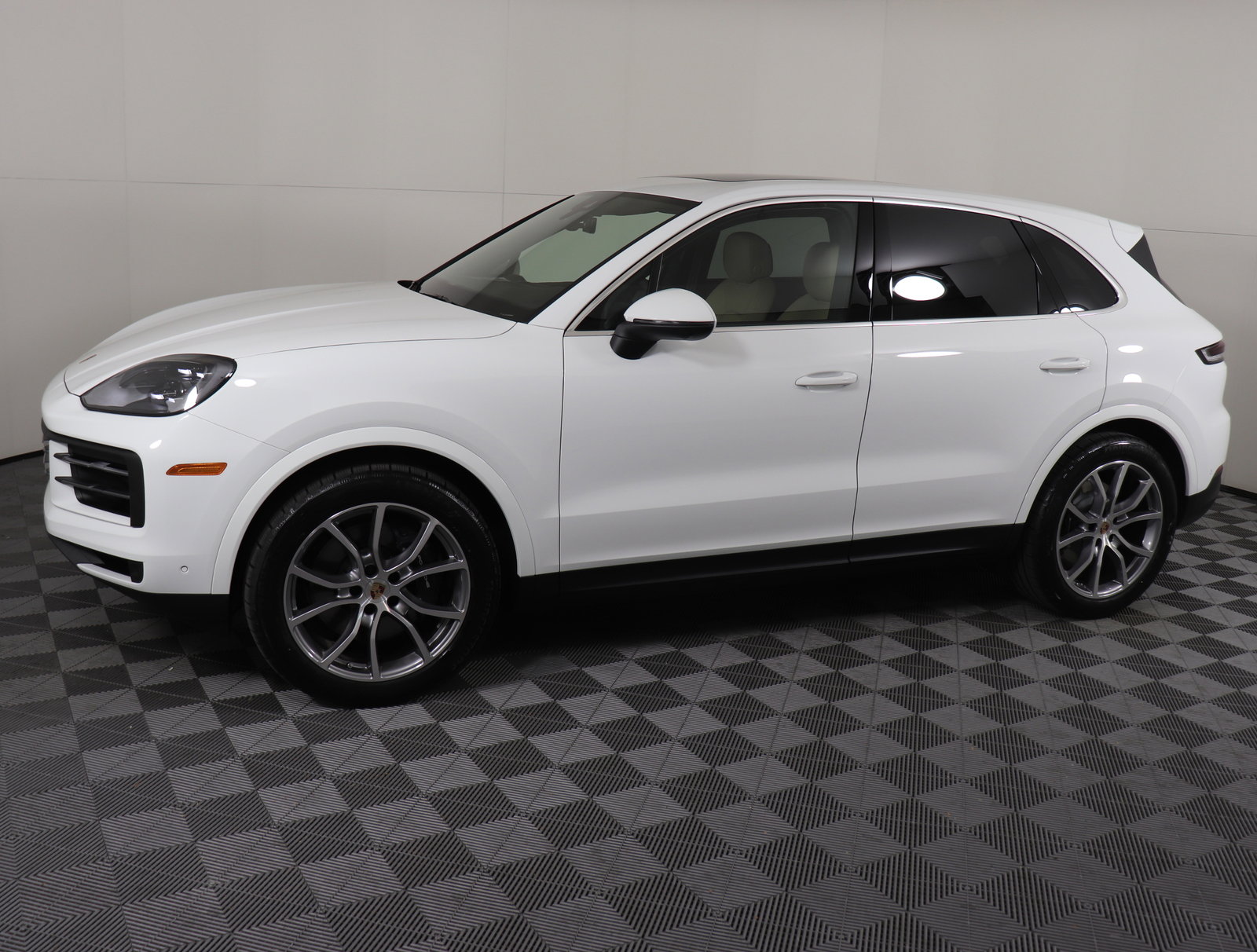 Used 2025 Porsche Cayenne Base with VIN WP1AA2AY4SDA02944 for sale in Brentwood, TN