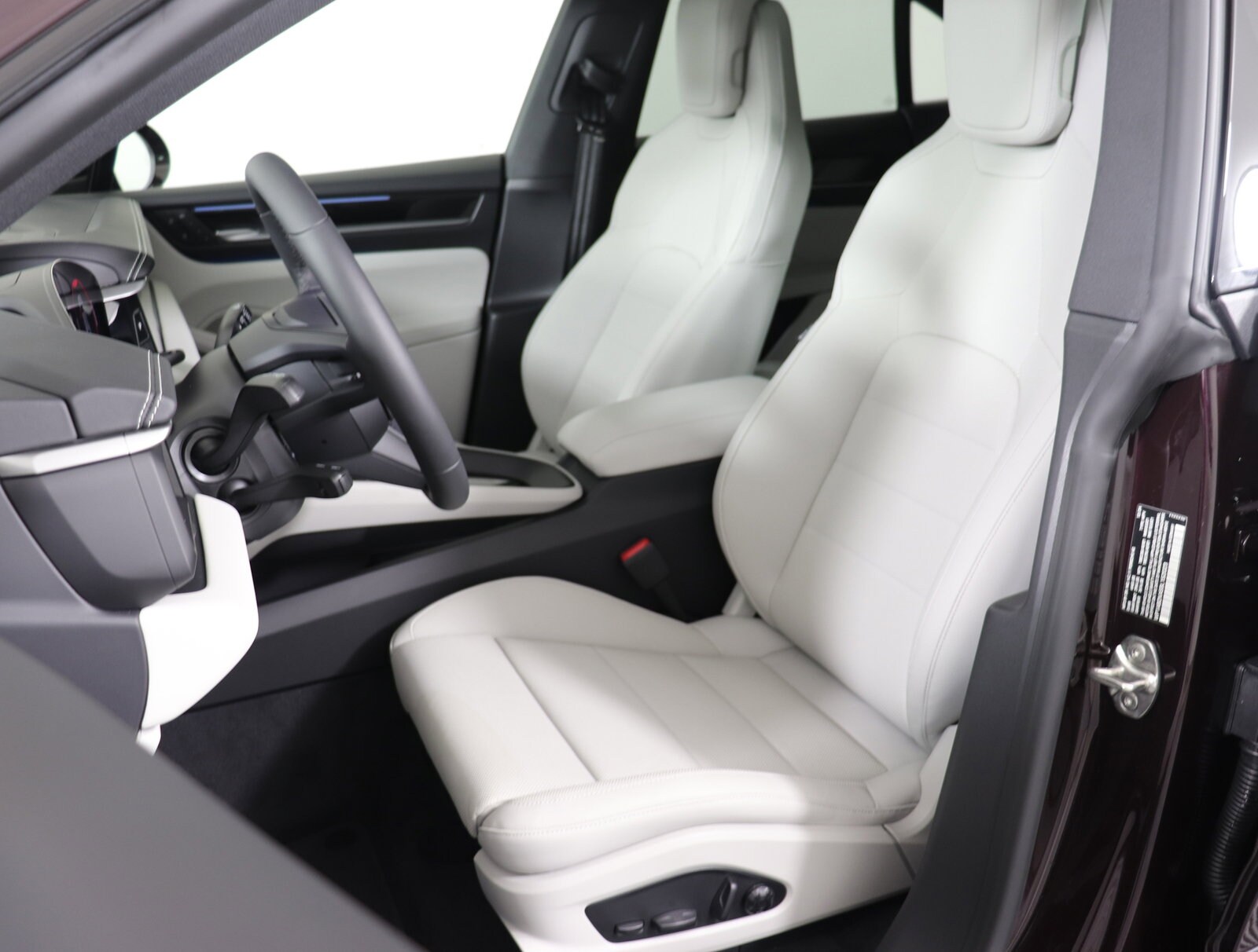 2025 Porsche Macan Electric photo 4