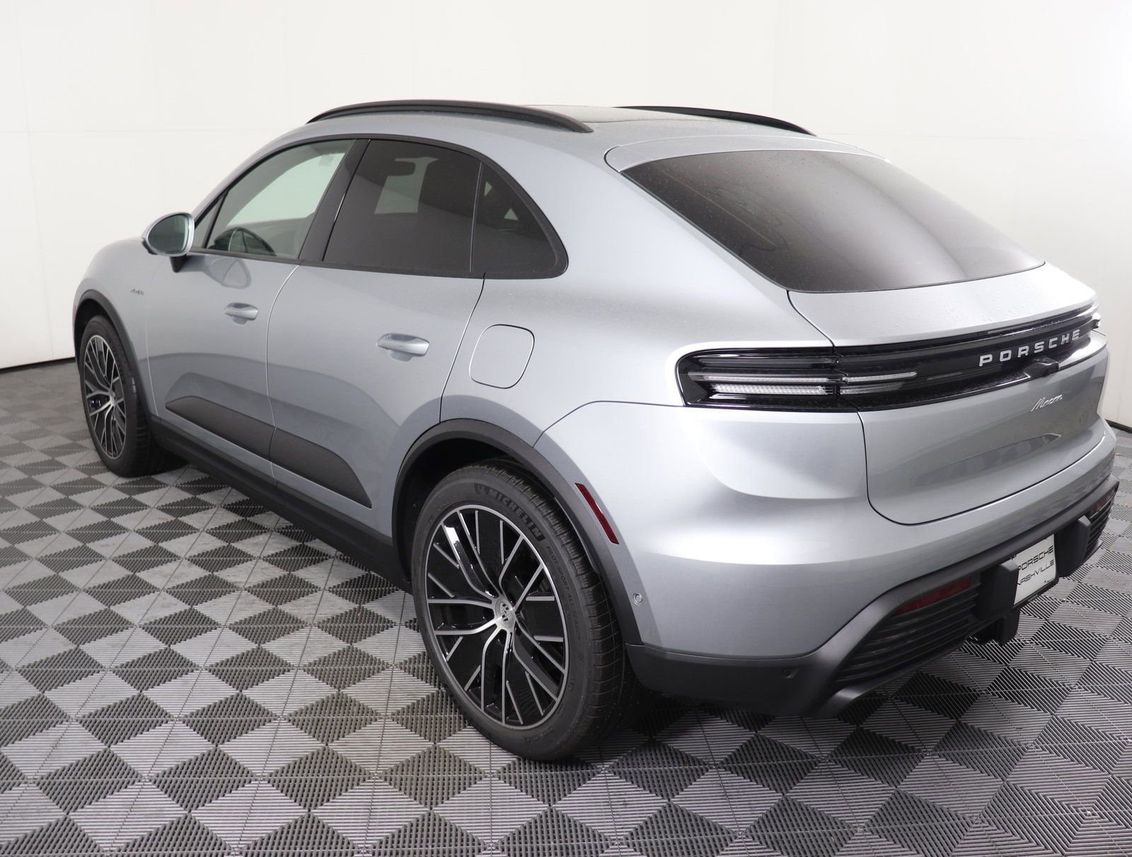 Used 2025 Porsche Macan Base with VIN WP1AD2XA1SL075175 for sale in Brentwood, TN