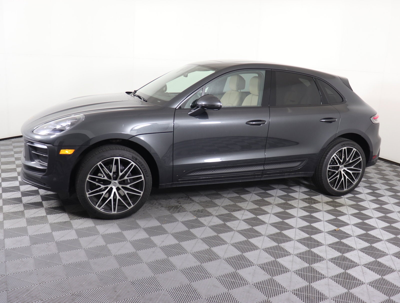 Used 2025 Porsche Macan T with VIN WP1AA2A52SLB03444 for sale in Brentwood, TN