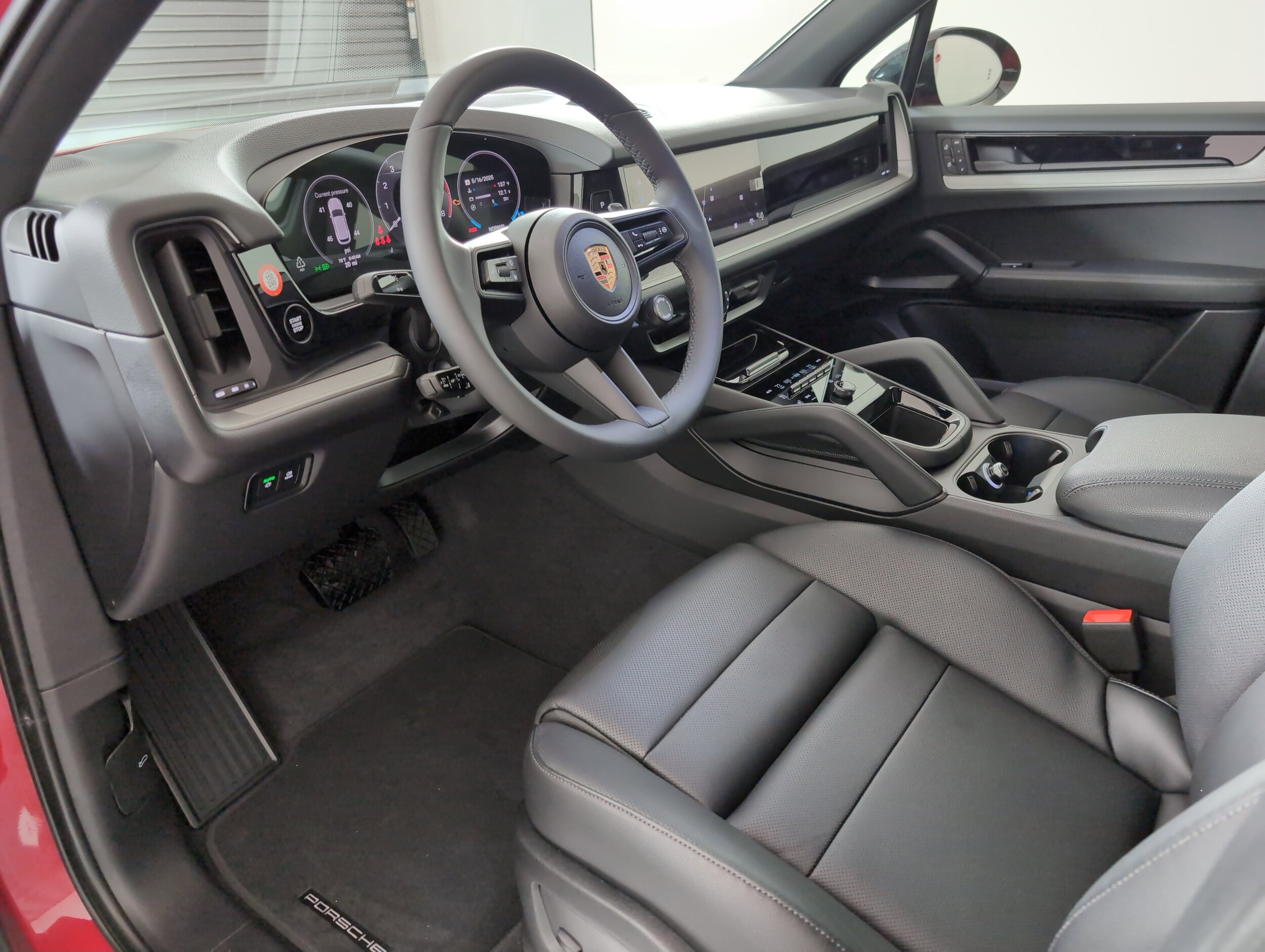 2025 Porsche Cayenne photo 4