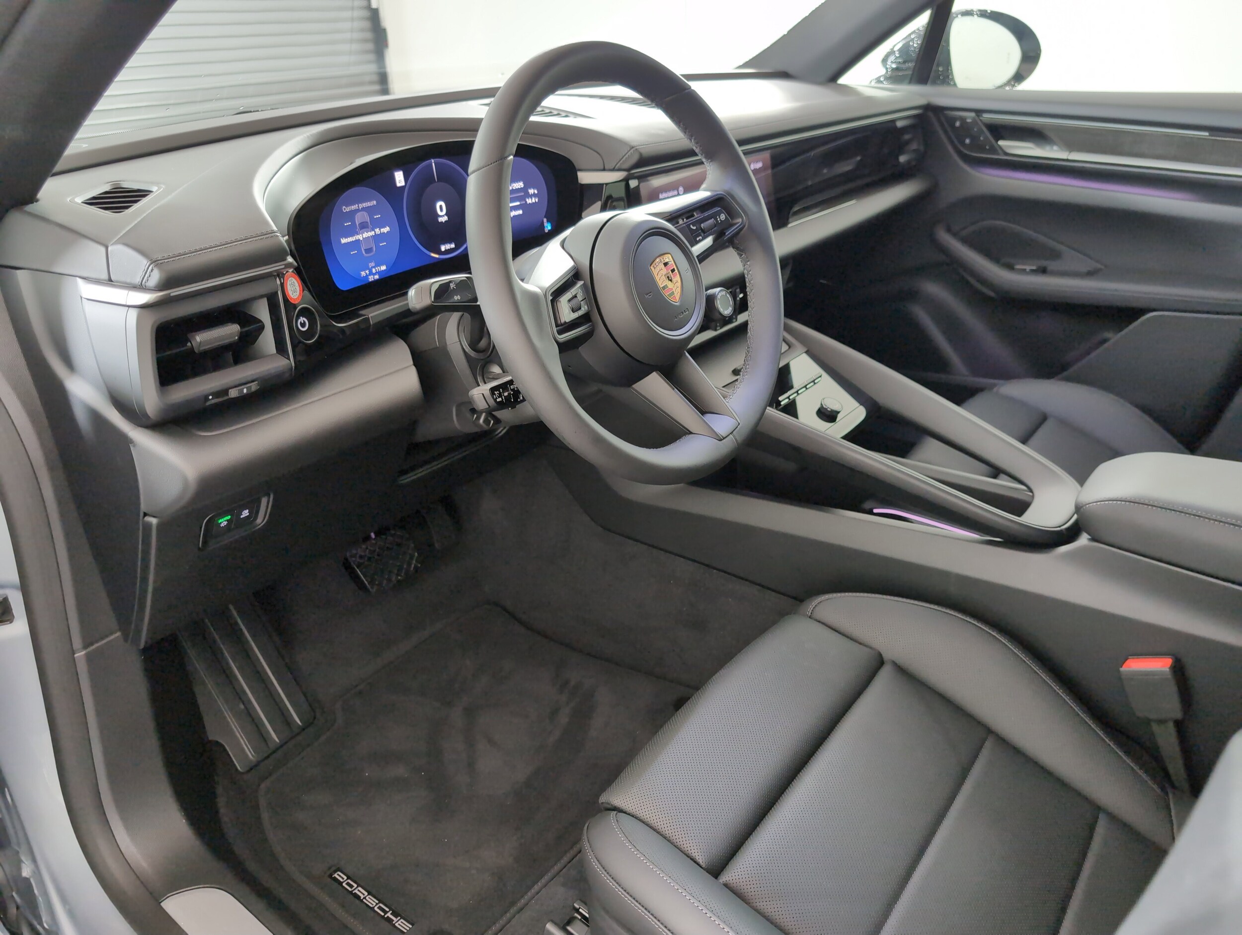 2025 Porsche Macan Electric 4 photo 4