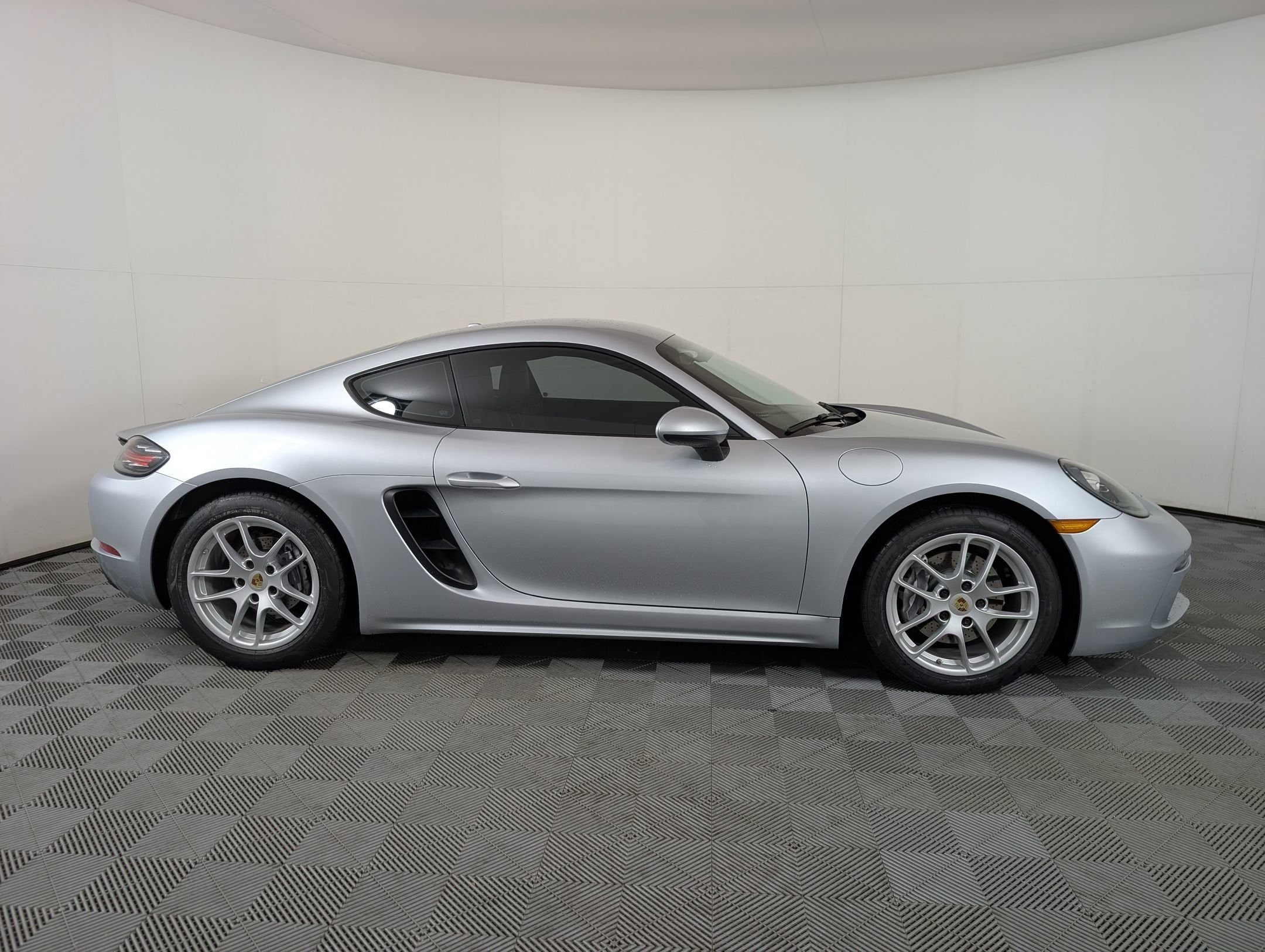 718 Cayman Coupe