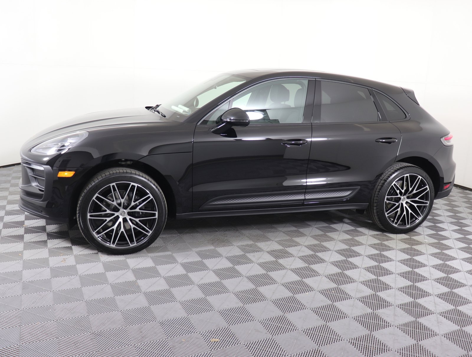 Used 2025 Porsche Macan Base with VIN WP1AA2A53SLB07485 for sale in Brentwood, TN
