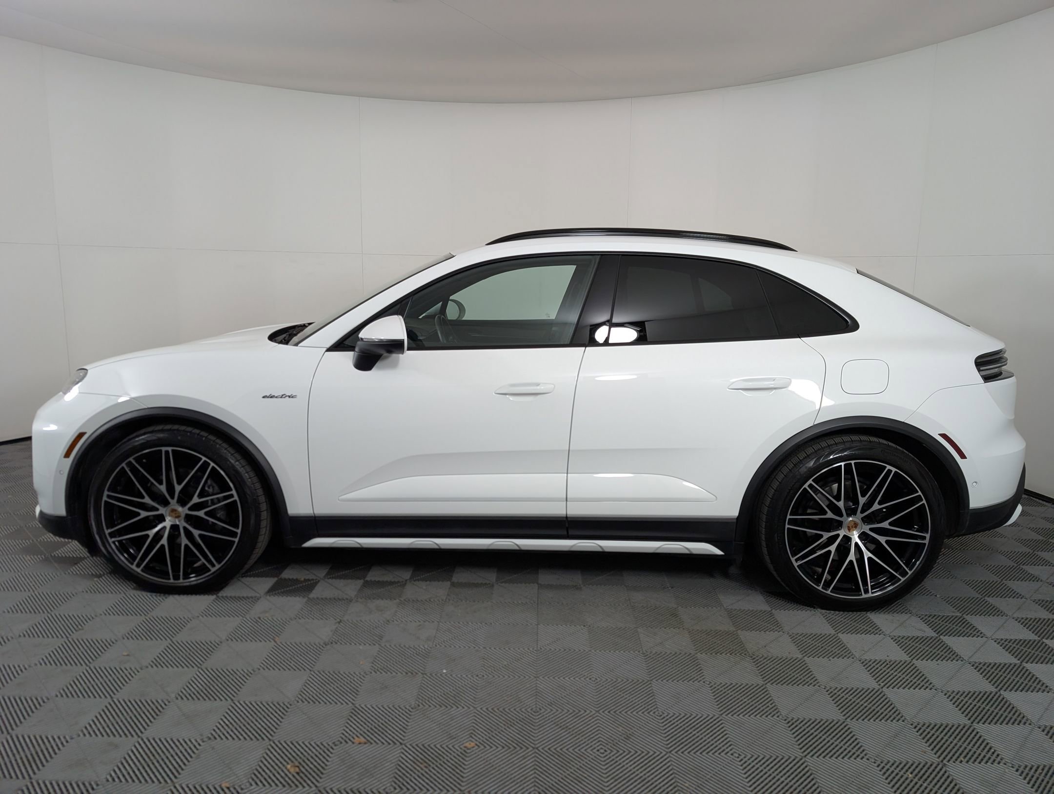 Used 2025 Porsche Macan Base with VIN WP1AA2XA1SL001702 for sale in Charlotte, NC